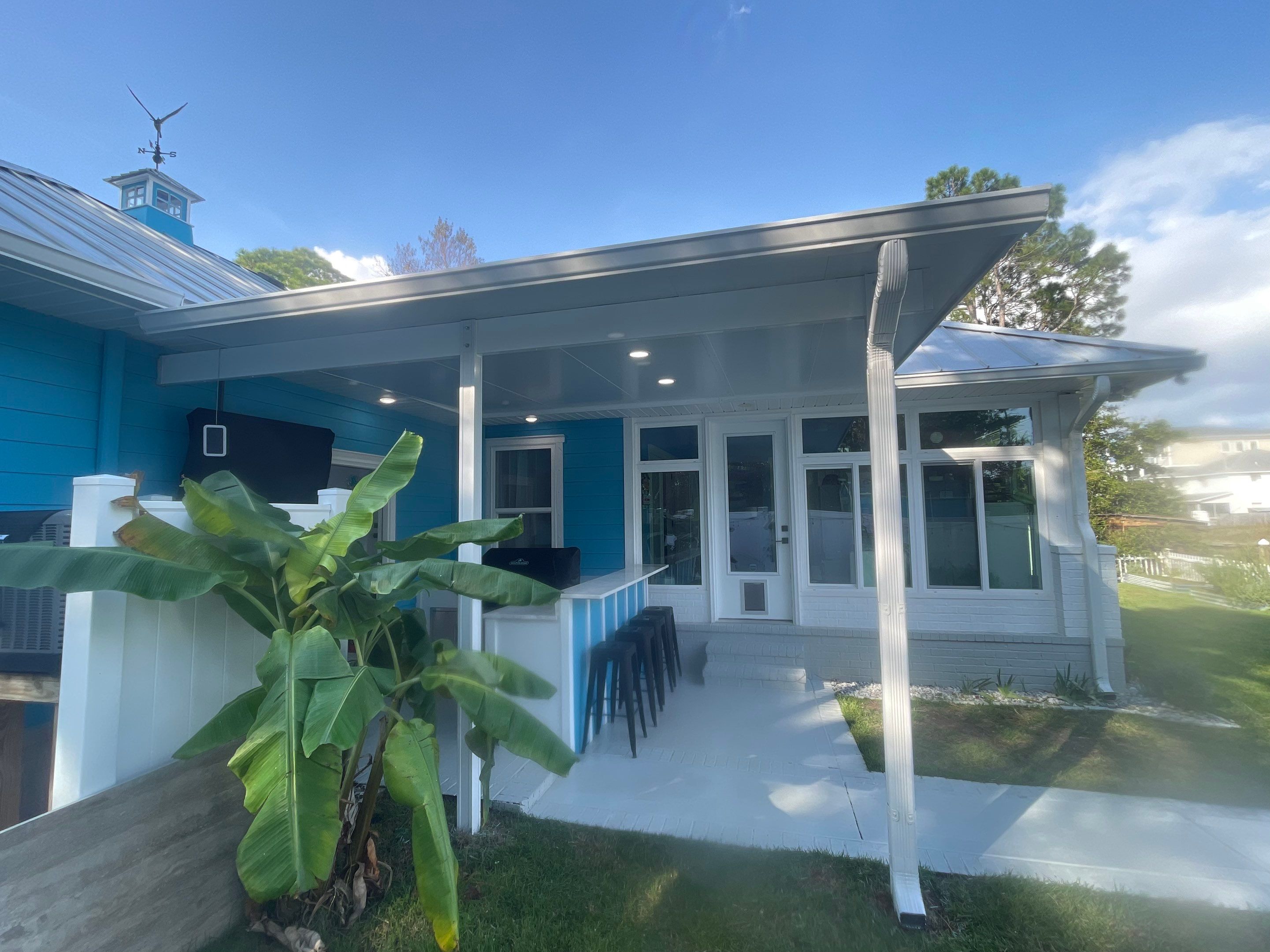 Patio Cover w/Bar  by Titan Sunrooms