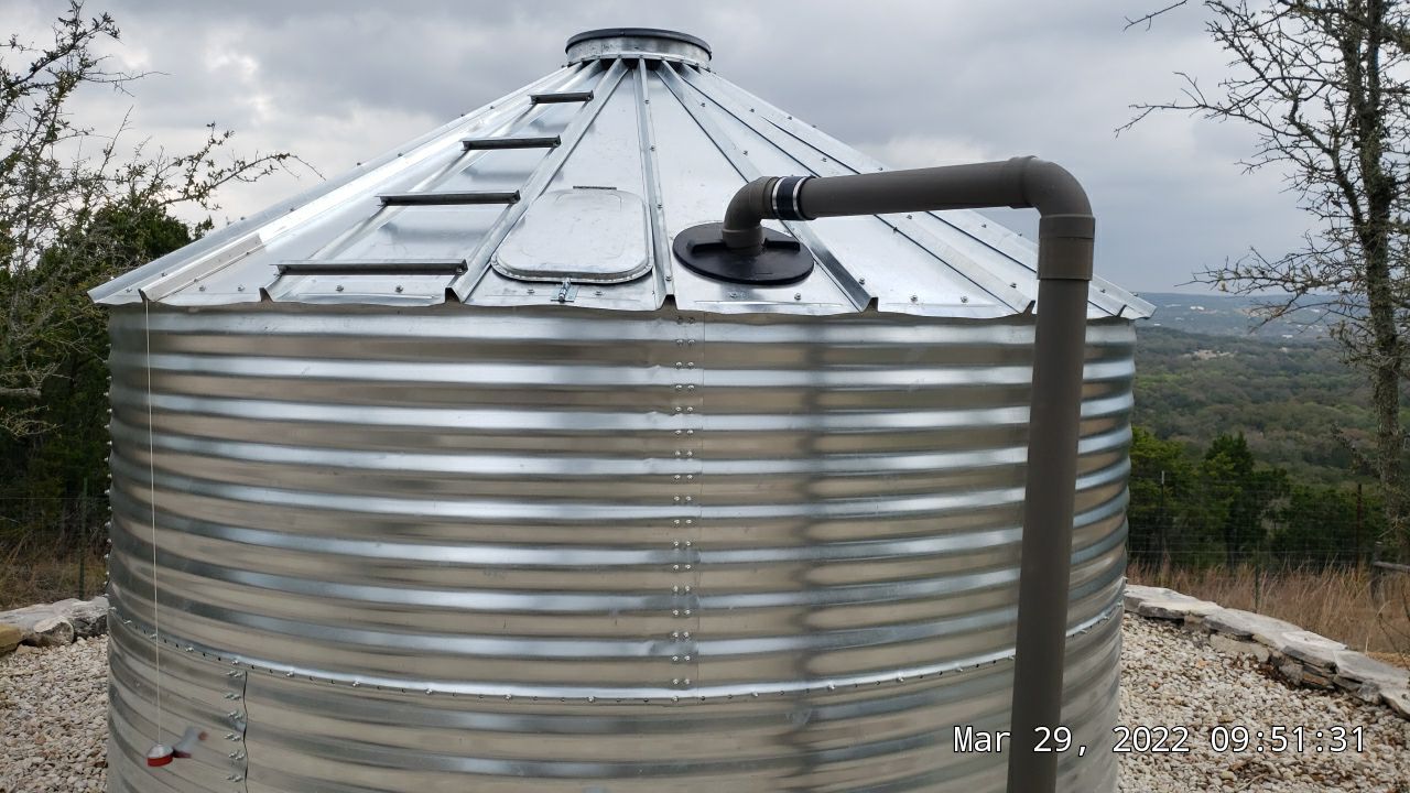 10000 gallons with a view! by Hill Country Rain Water