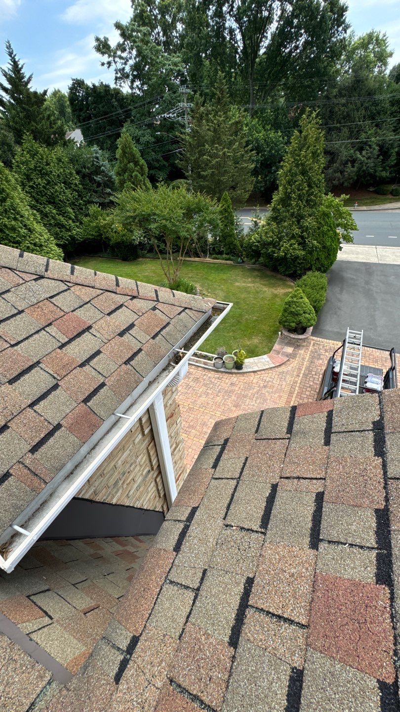 McLean: Residential Roof Installation with Landmark Pro Designer Shingles in Max Def Moire Black by RM Banning, Inc.