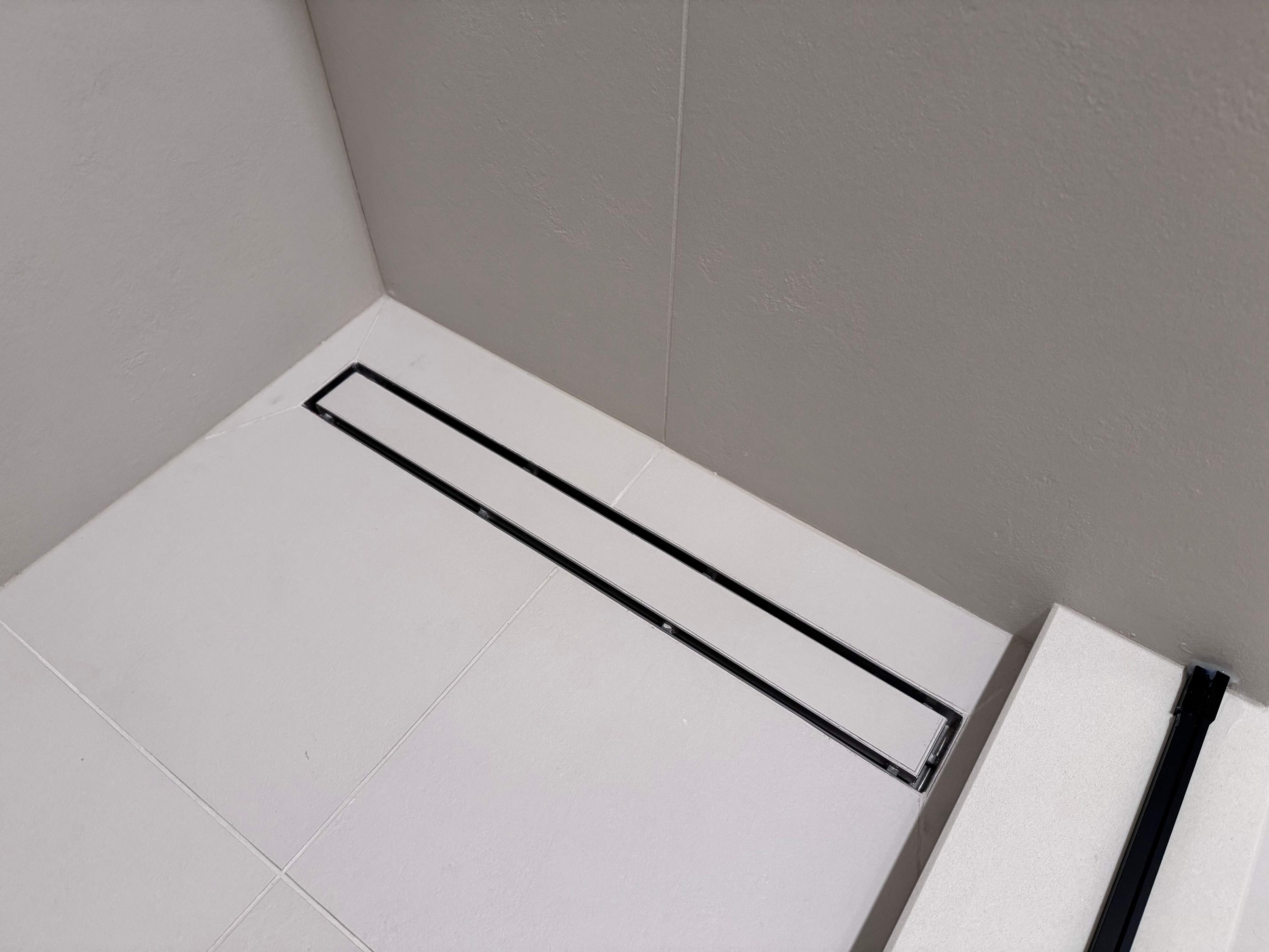 Hall bathroom renovation by Prudencio