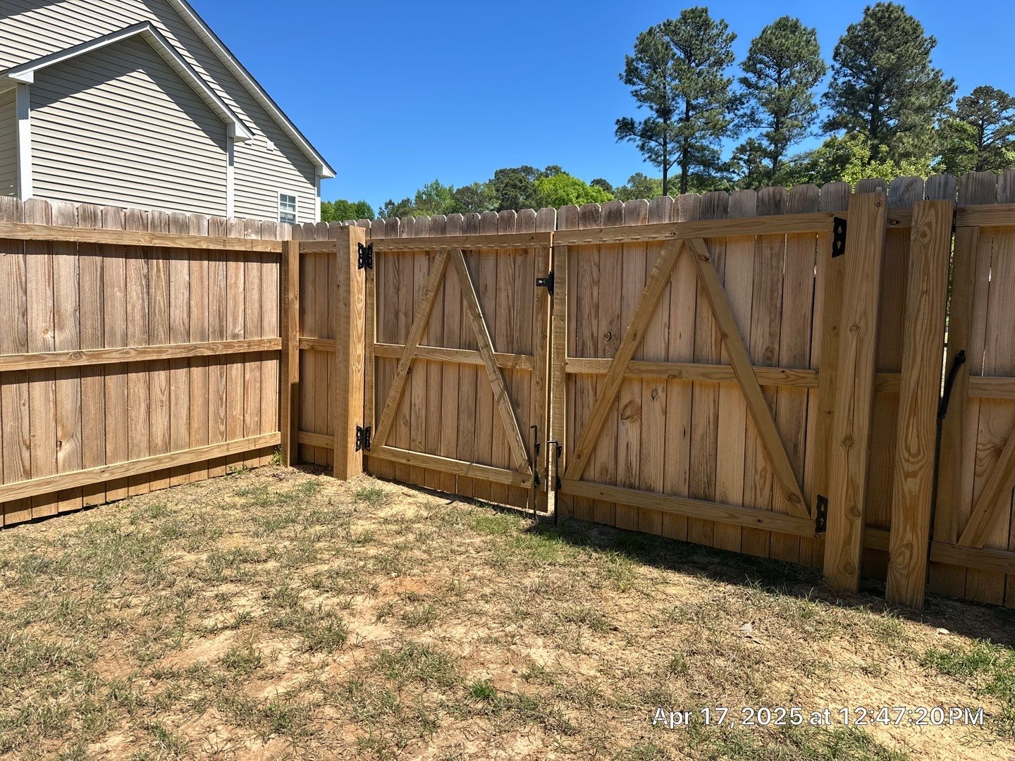 Wood Fence using Wood Sealant by DuraSeal
