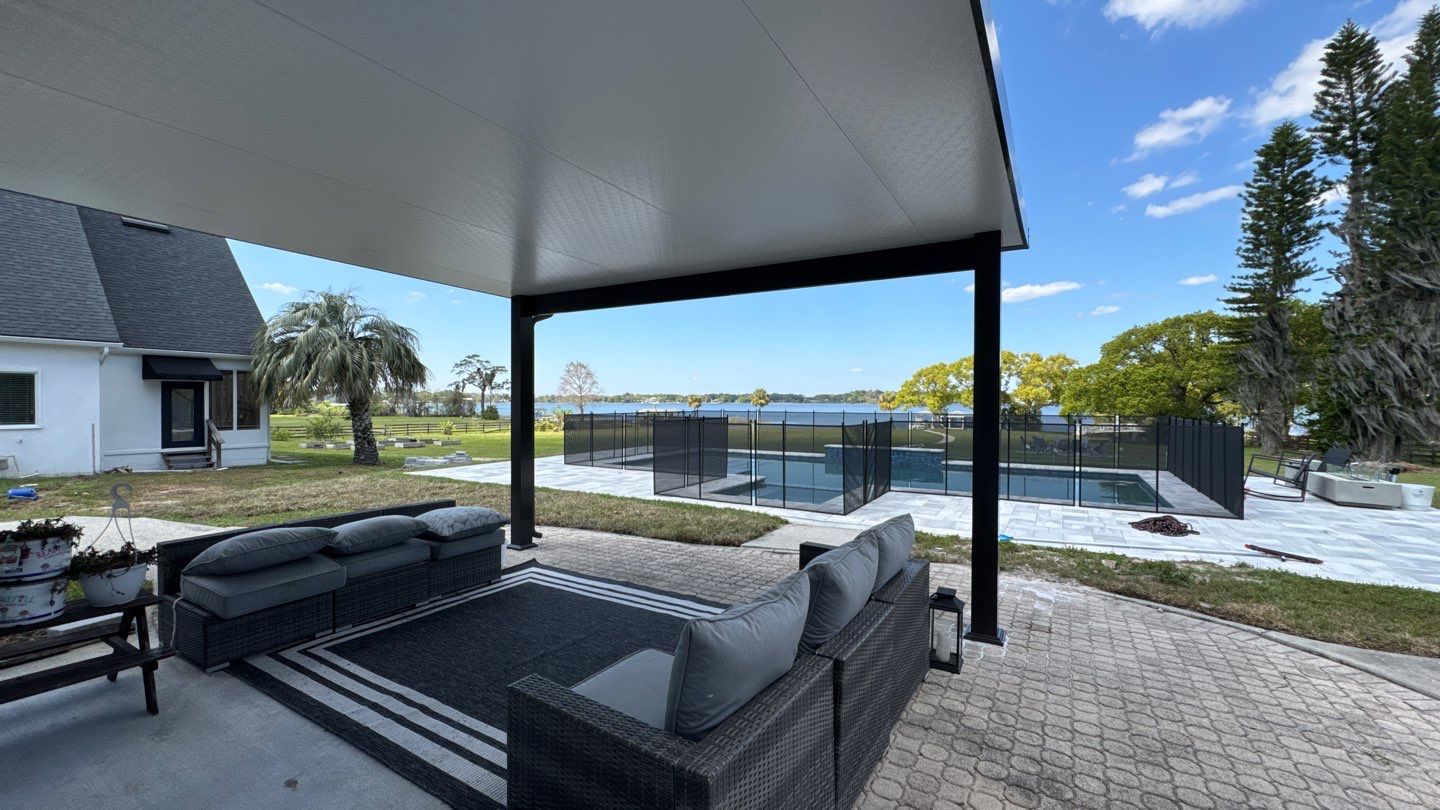 Aluminun patio cover using Aluminum insulated panels by Orlando pergolas