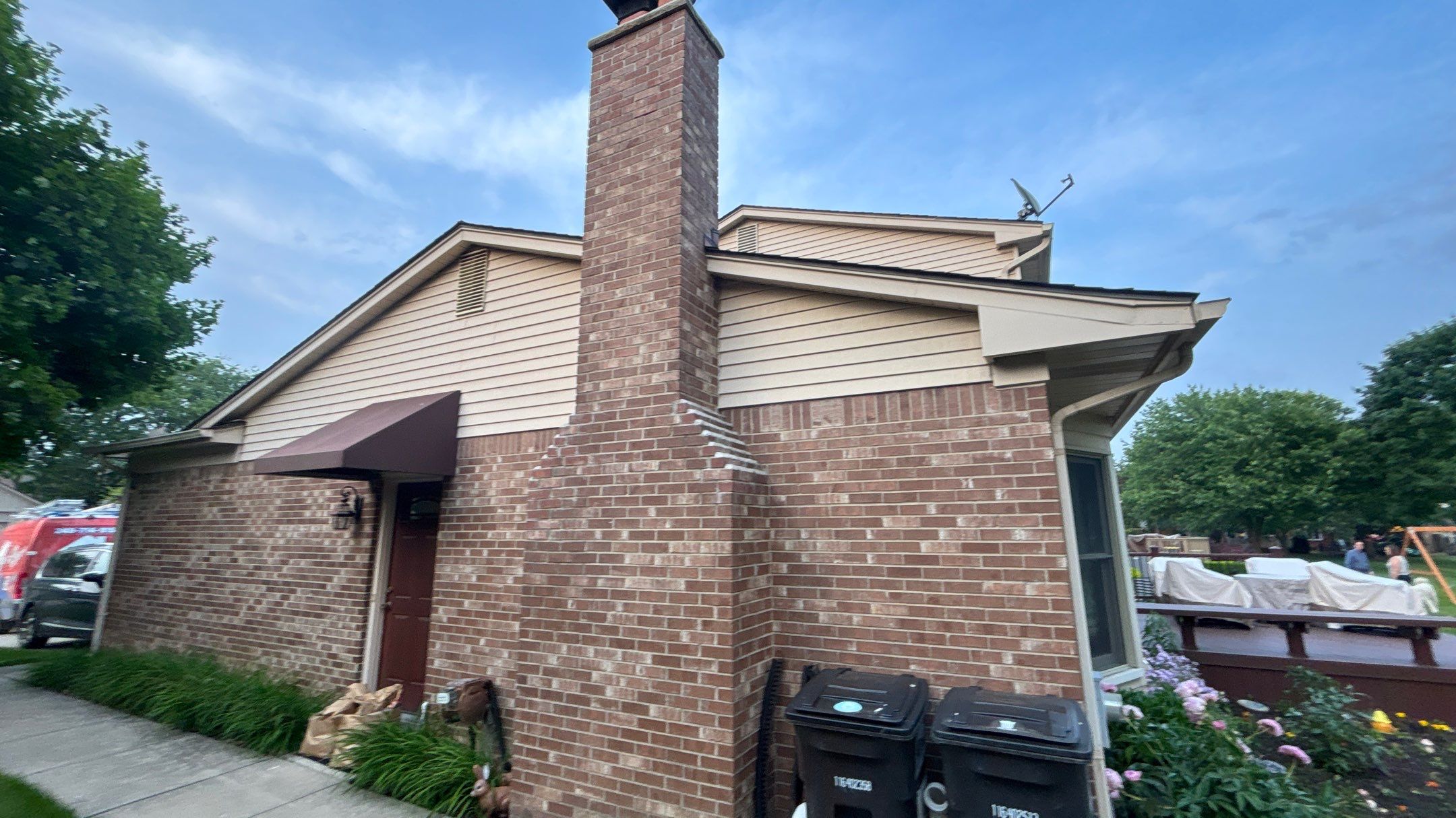 Siding Replacement using Alside S7 Cedar Mill Grain Pebble by 180 Contractors