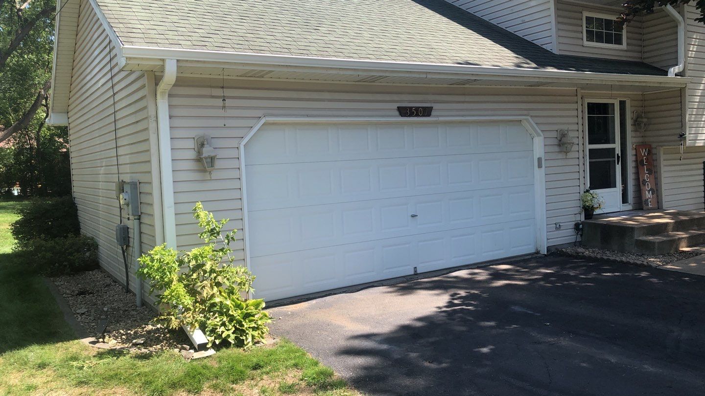 Wayzata, MN – New Seamless Gutter Installation by First Impressions Exteriors
