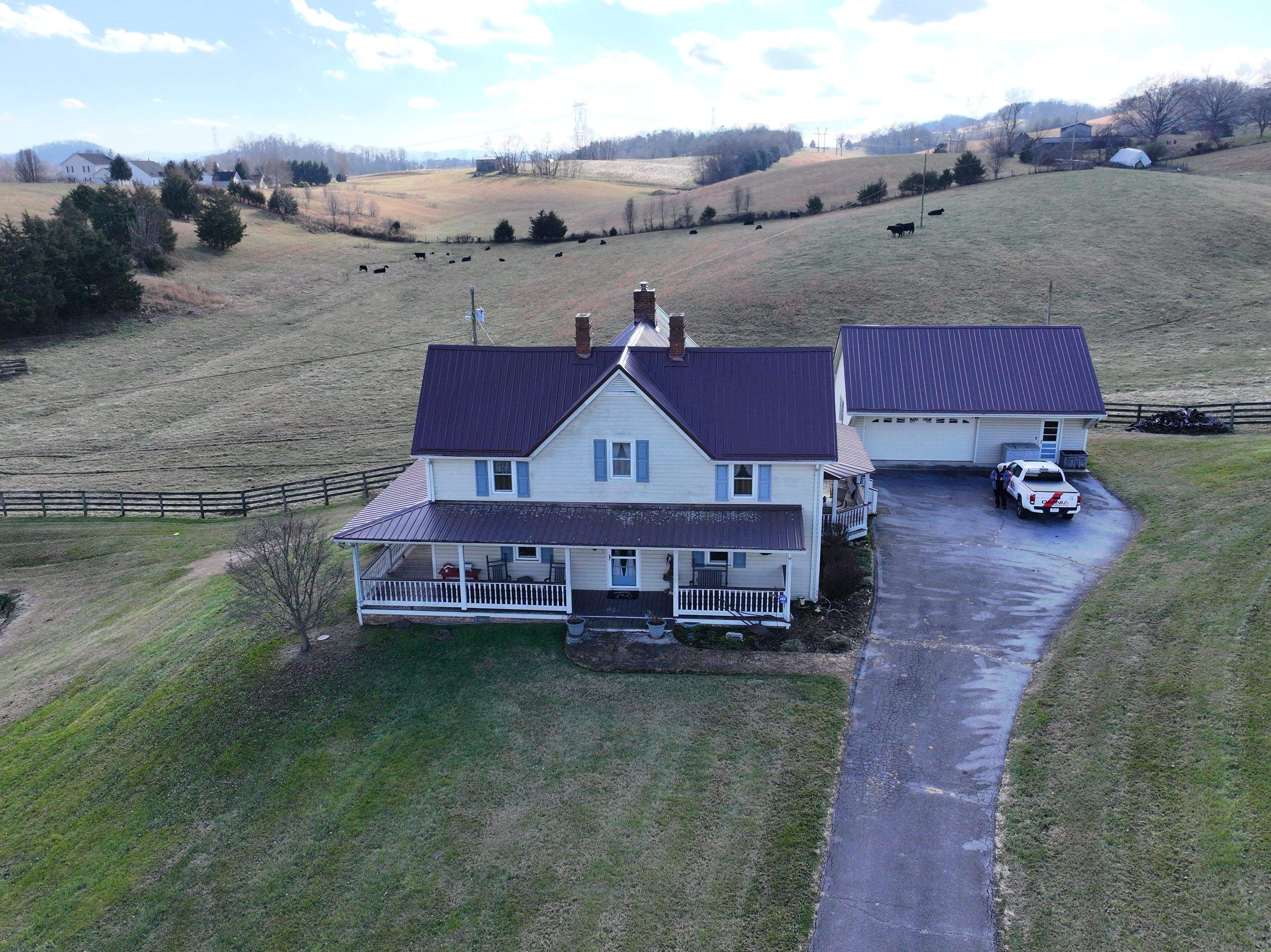 Caruthers Residence by Omnia Roofing