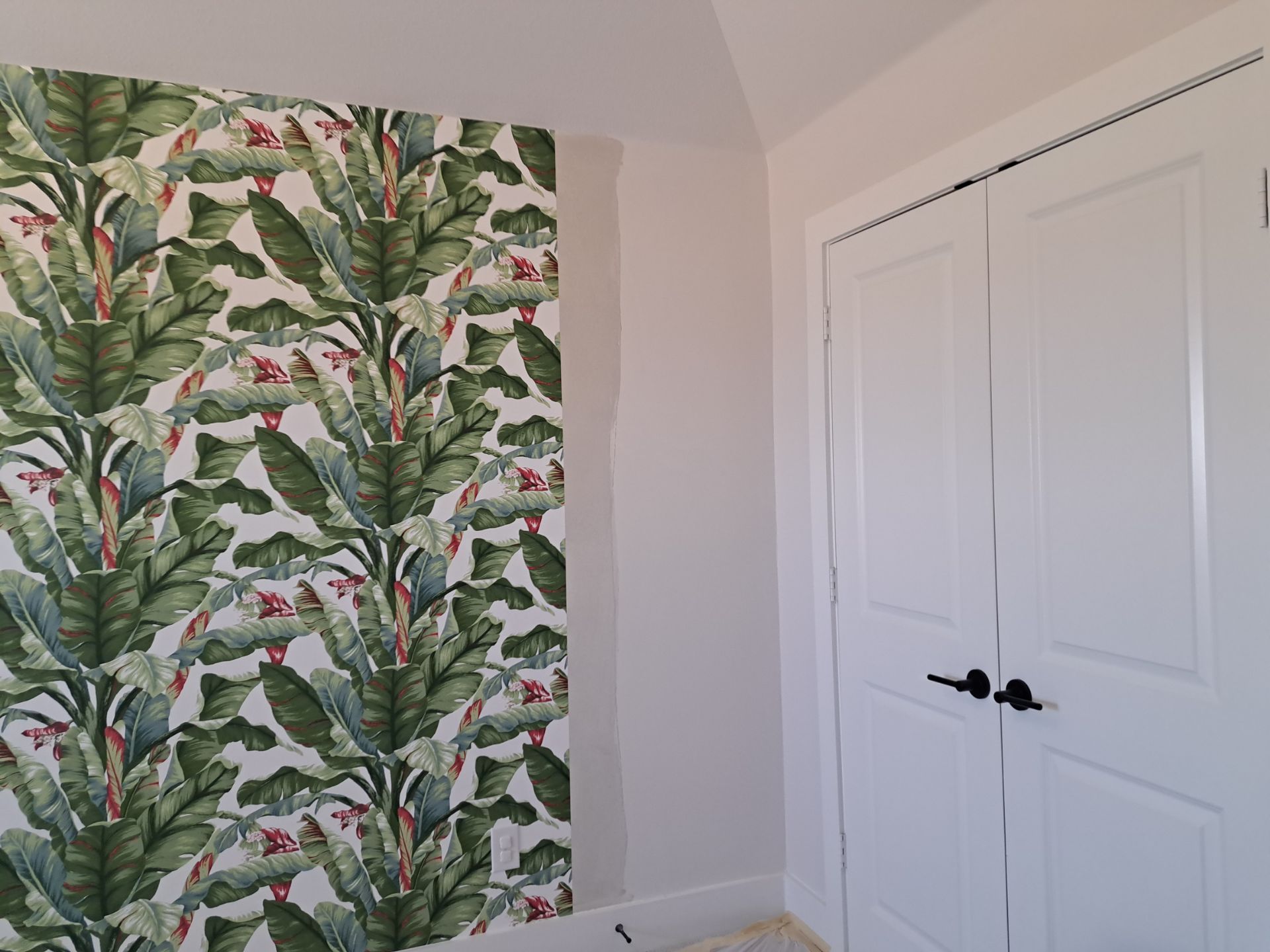 Wallpaper Installation in DFW by Nomad Painting