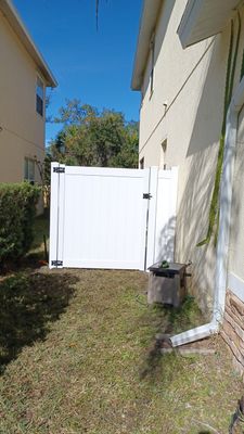 Sarasota, FL 6ft. Tall White Vinyl Privacy Fence 