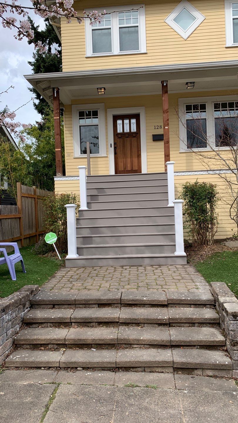Greenlake Front Porch by Alki deck builders 