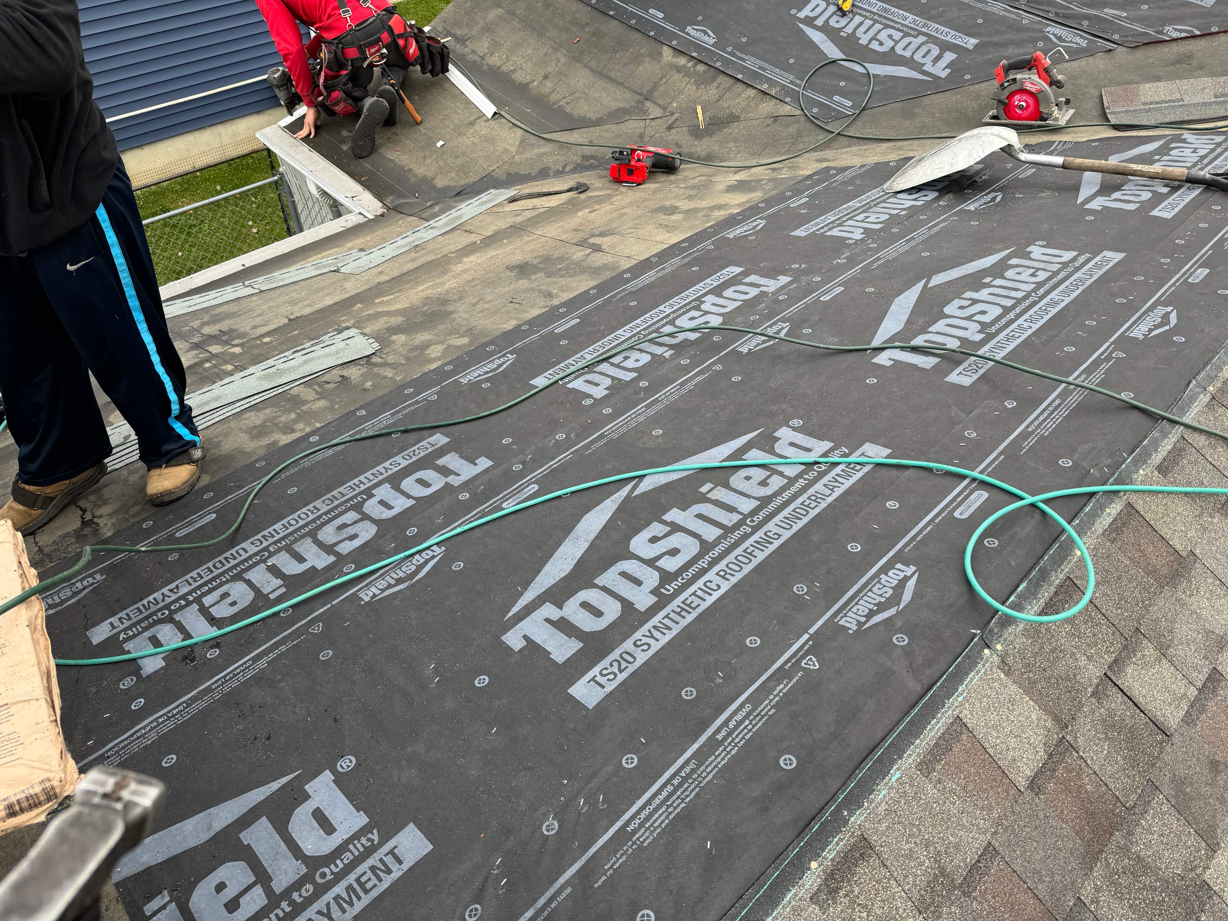 Residential Roofing Installation using Certainteed Landmark ClimateFlex. by GRACCO