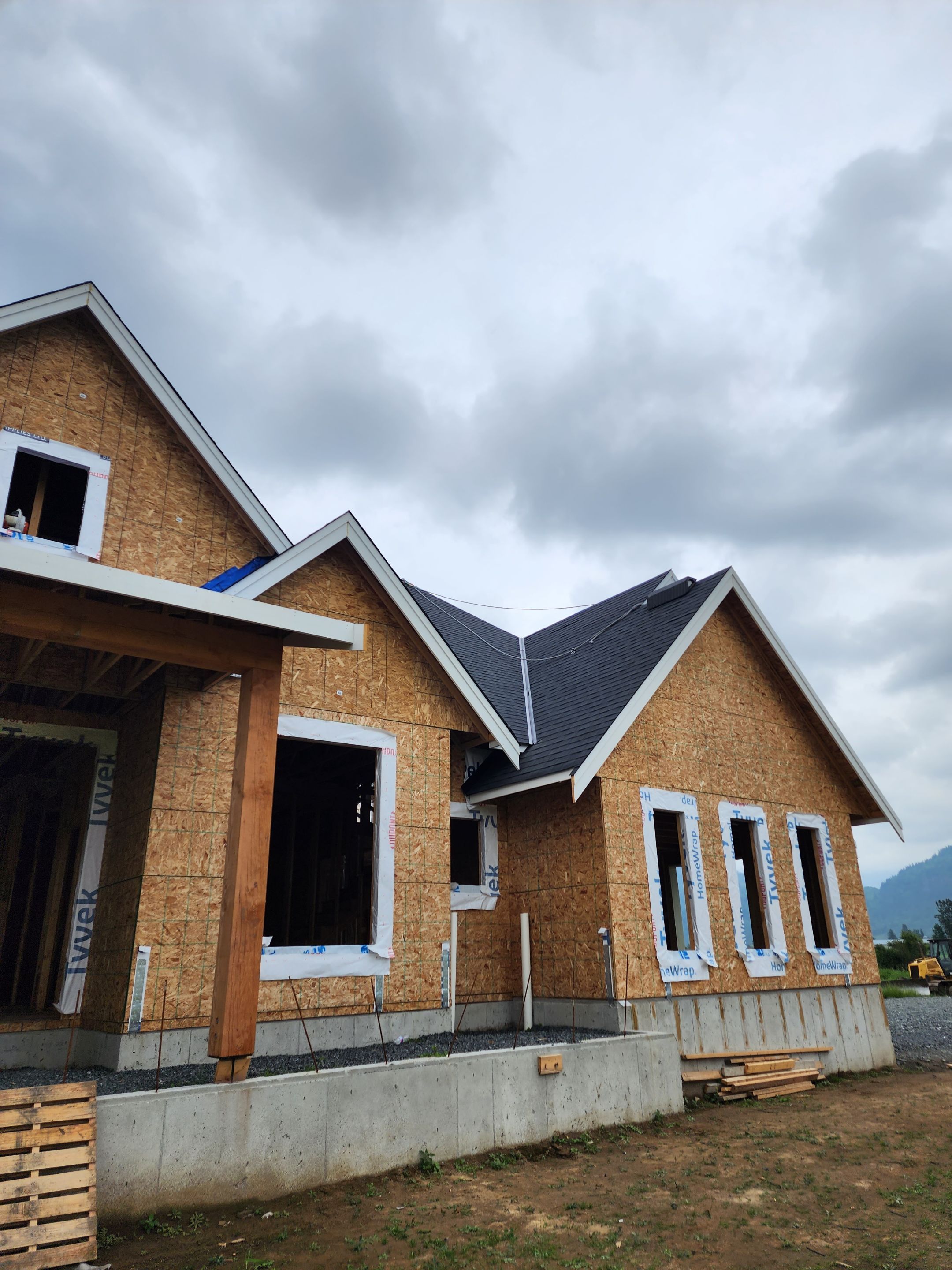 Residential Roofing Installation using OC Oakridge shingles by Top Notch Roofing Inc