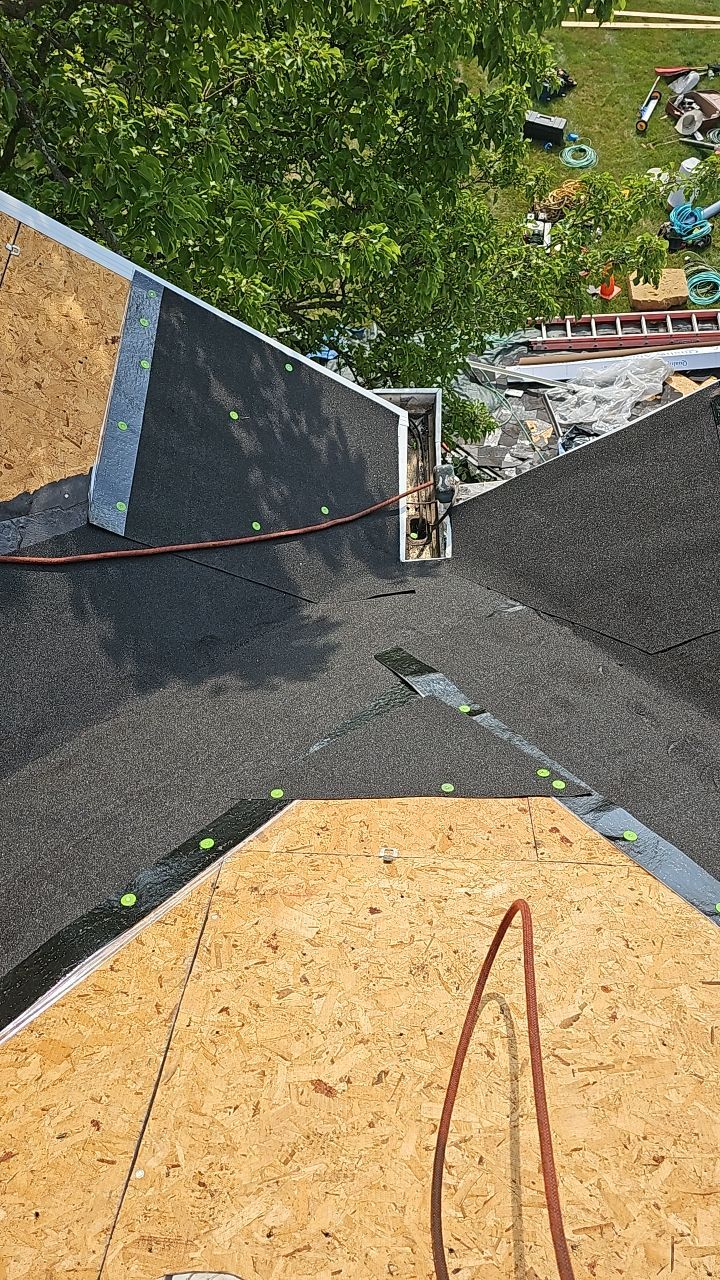 ATLAS PINNACLE COLOR: HEARTHSTONE by Eagle Eye Roofing