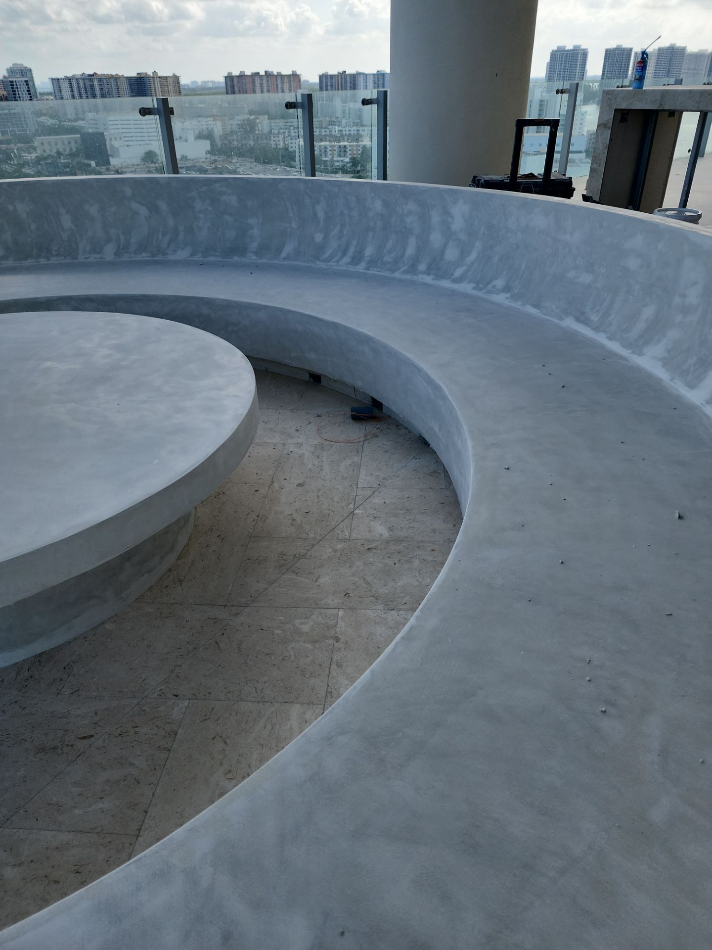 Microtopping over Furniture by Seamless Surfaces