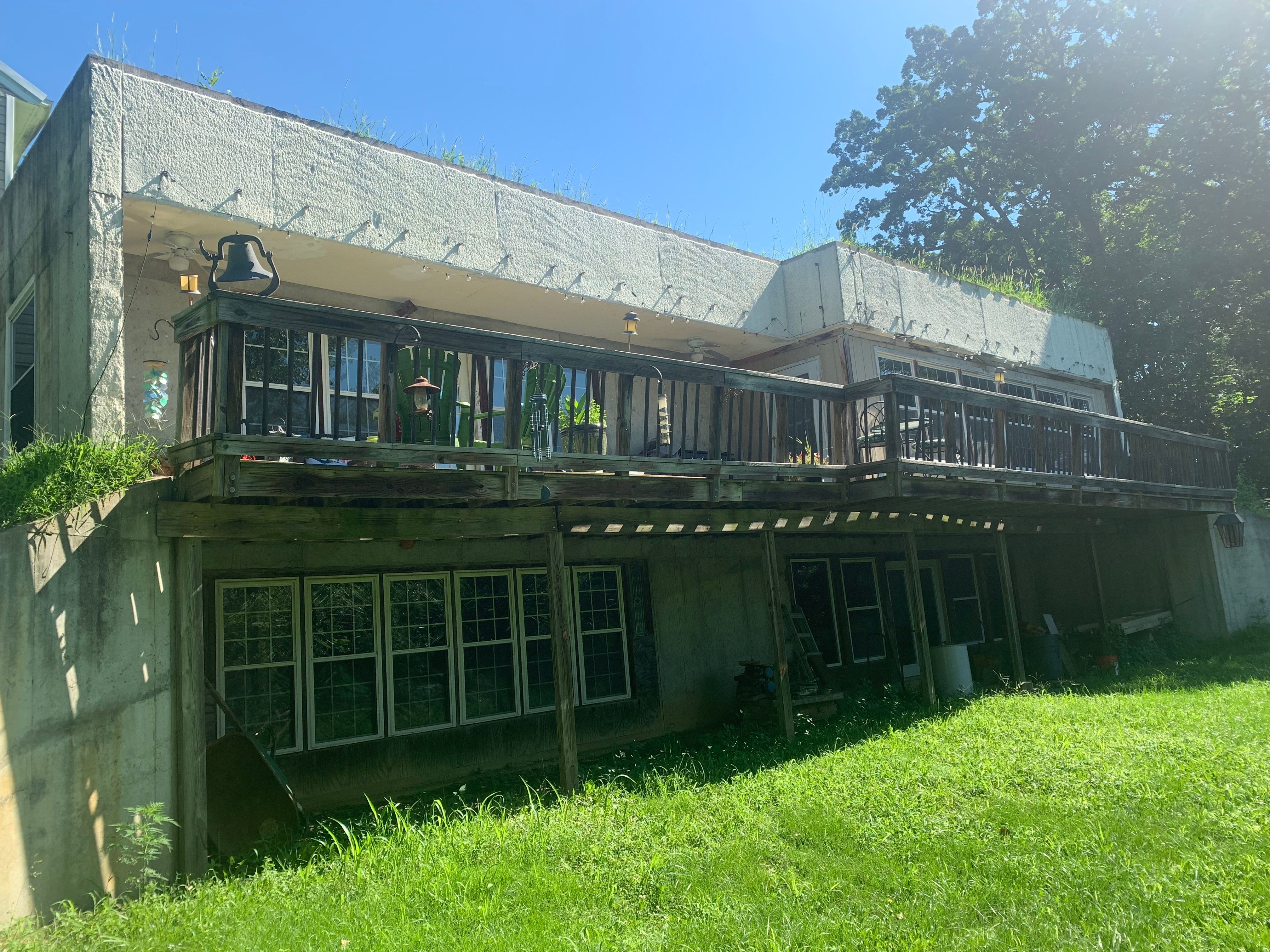 Contemporary house Siding Installation using Mastic Premium Vinyl siding  by EEC  Windows, Siding & Roofing 