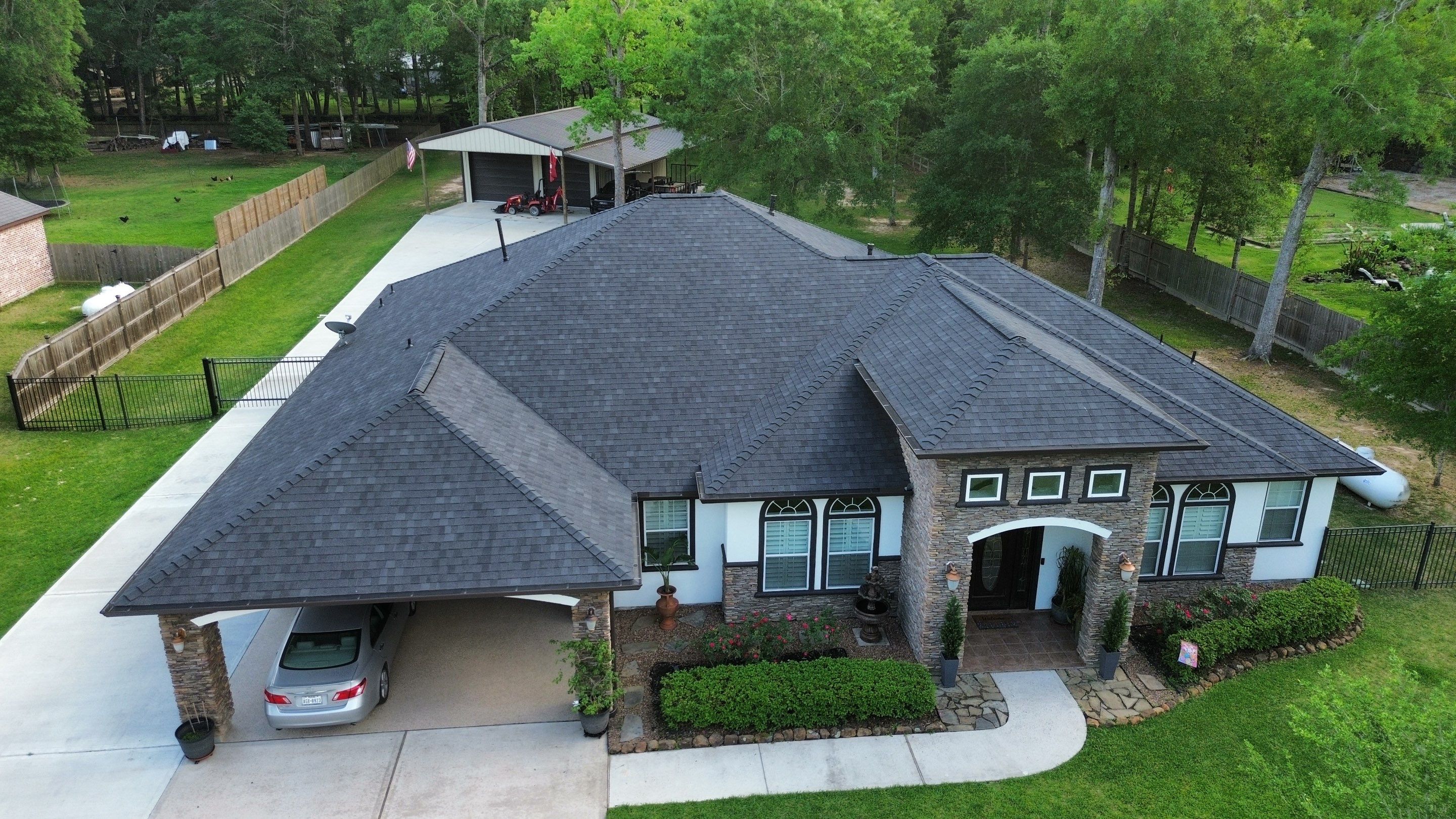 Huffman Roof Installation using Atlas Pinnacle Pristine by Modern BYLT Roofing & Construction