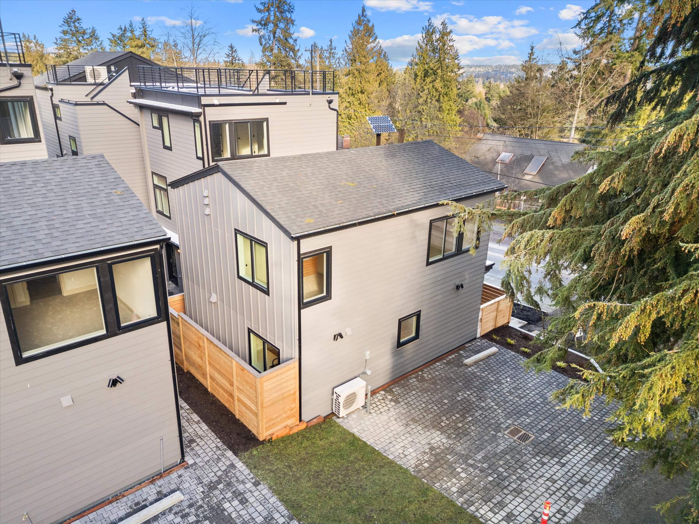 Maple Leaf 6-unit new construction by LinMak Construction