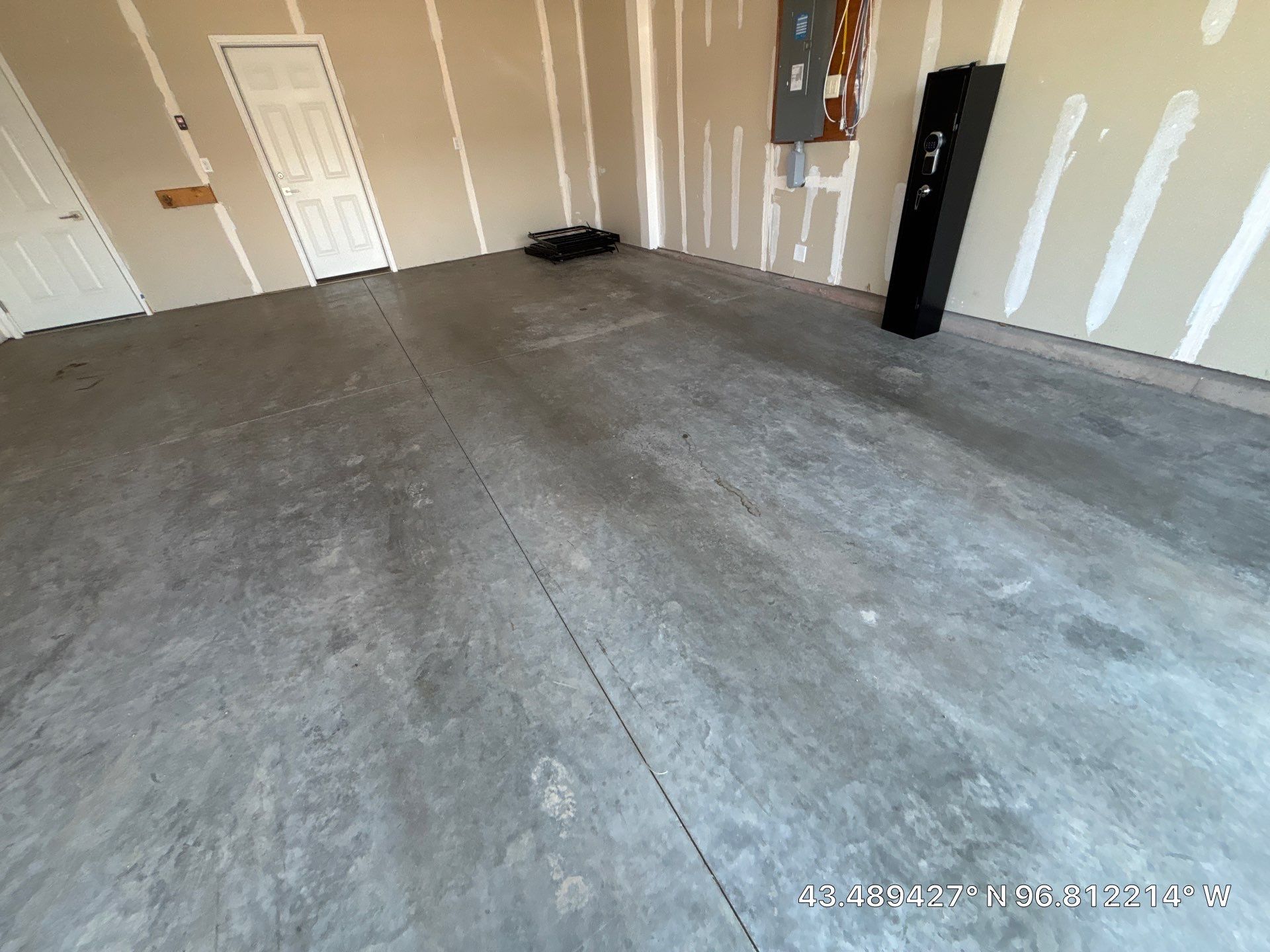 Custom Epoxy Garage Floor and Patio Coating in Sioux Falls by Select Painting, Coatings & Garage Cabinets