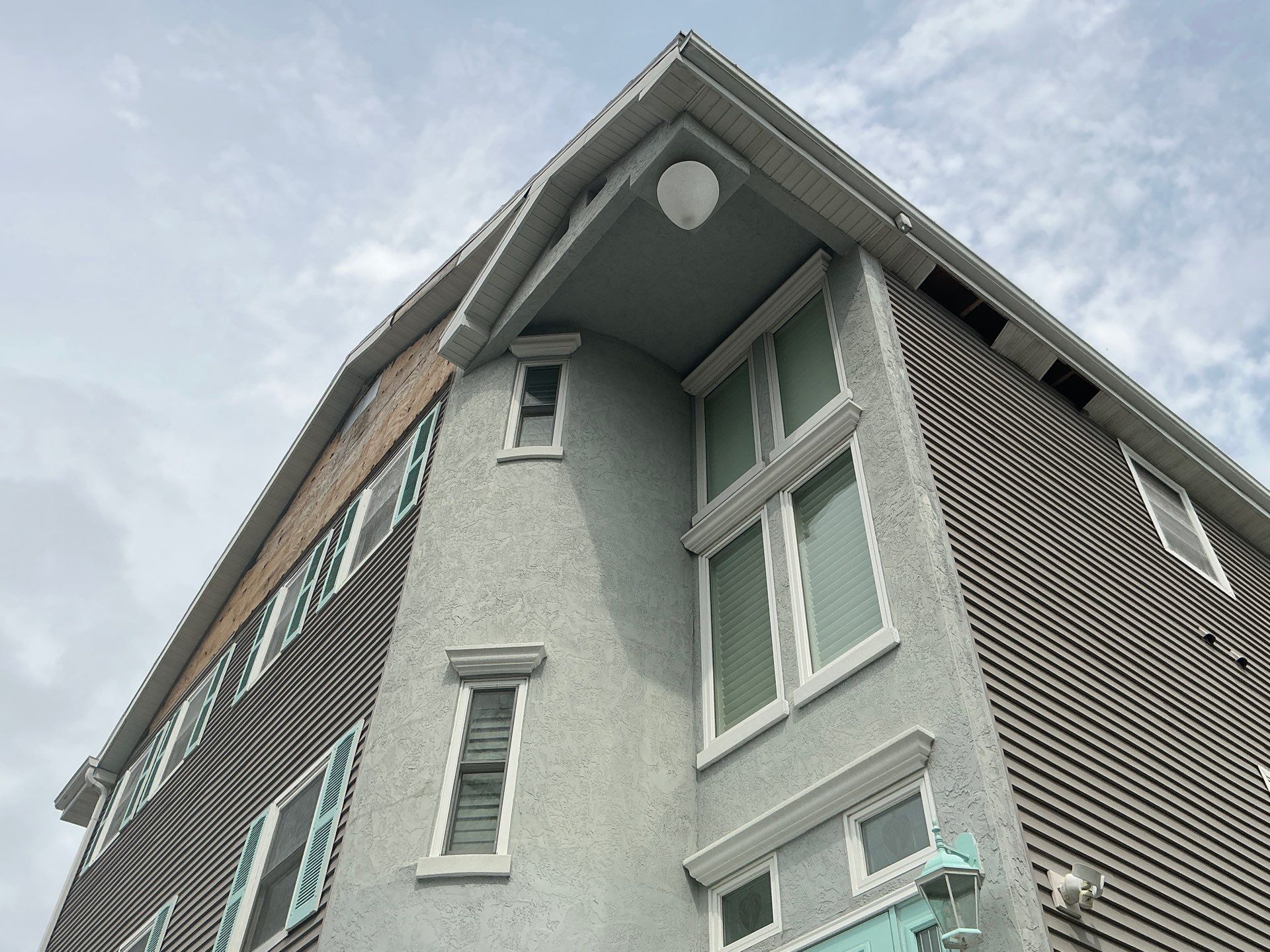 Assessment of the Condition of Gutters and Soffit and Fascia in Siesta Key FL by Gutter Professors