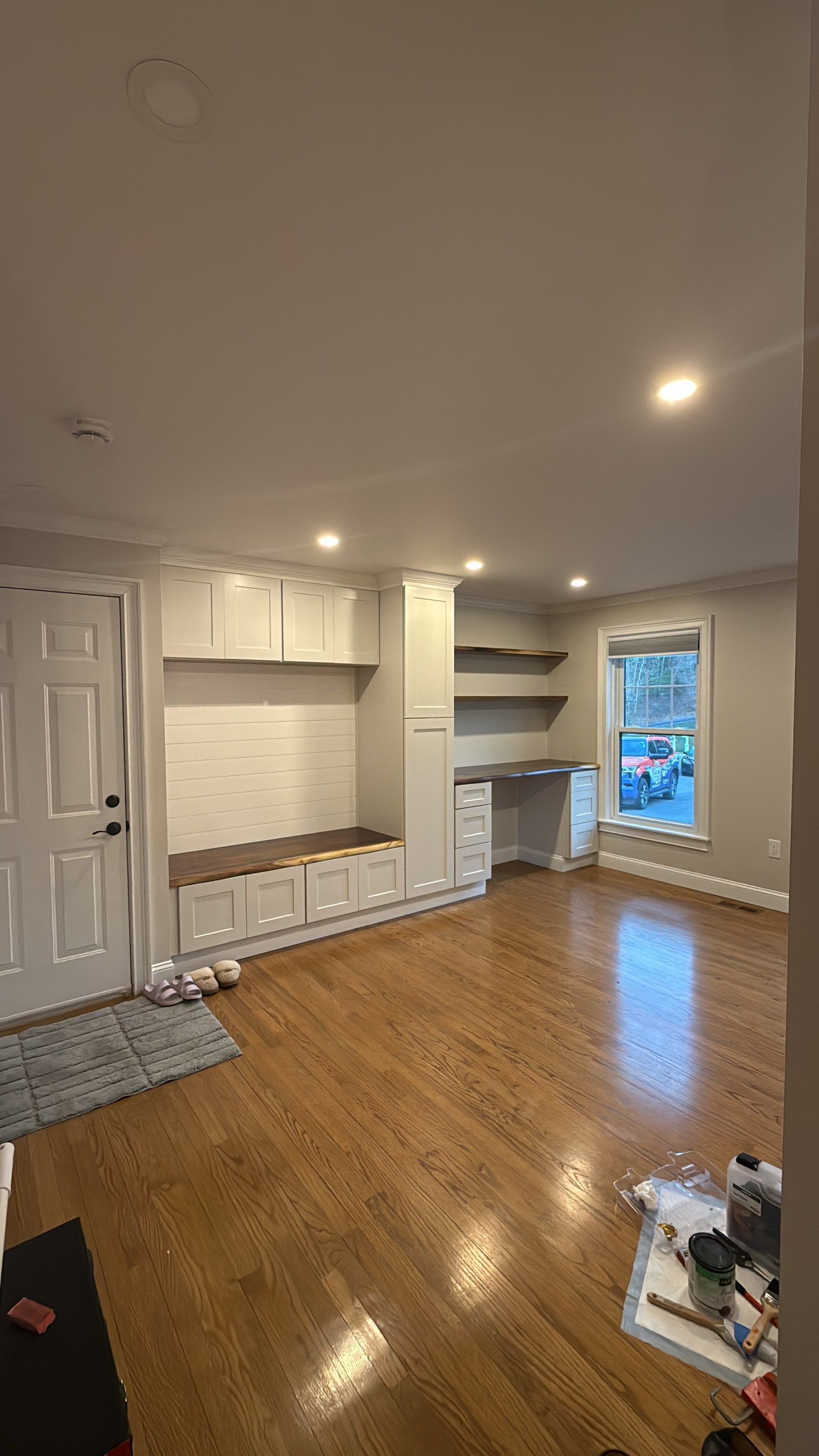 Mudroom in Plymouth, Massachusetts by Us Propaint And Renovation