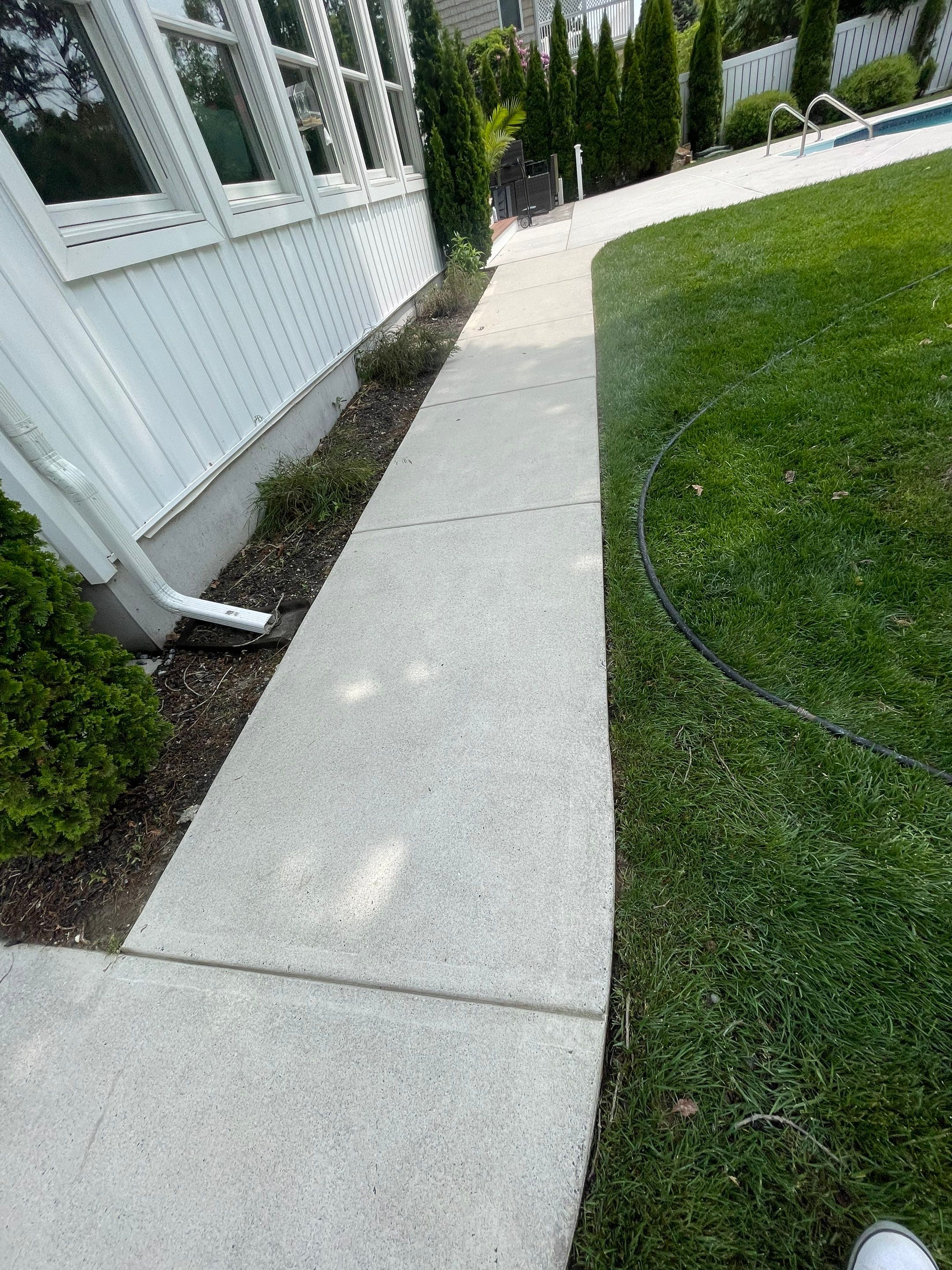 Concrete Cleaning by SJ Exterior