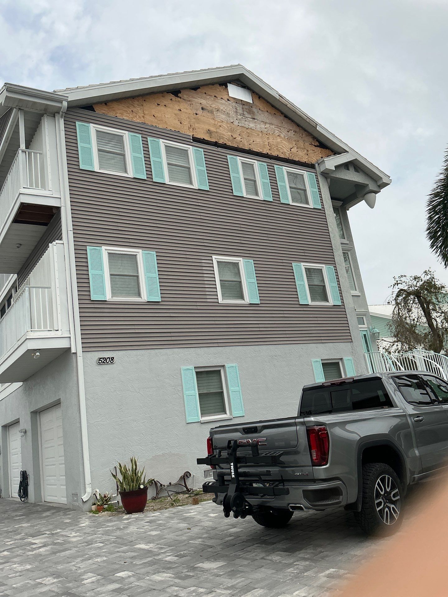 Assessment of the Condition of Gutters and Soffit and Fascia in Siesta Key FL by Gutter Professors