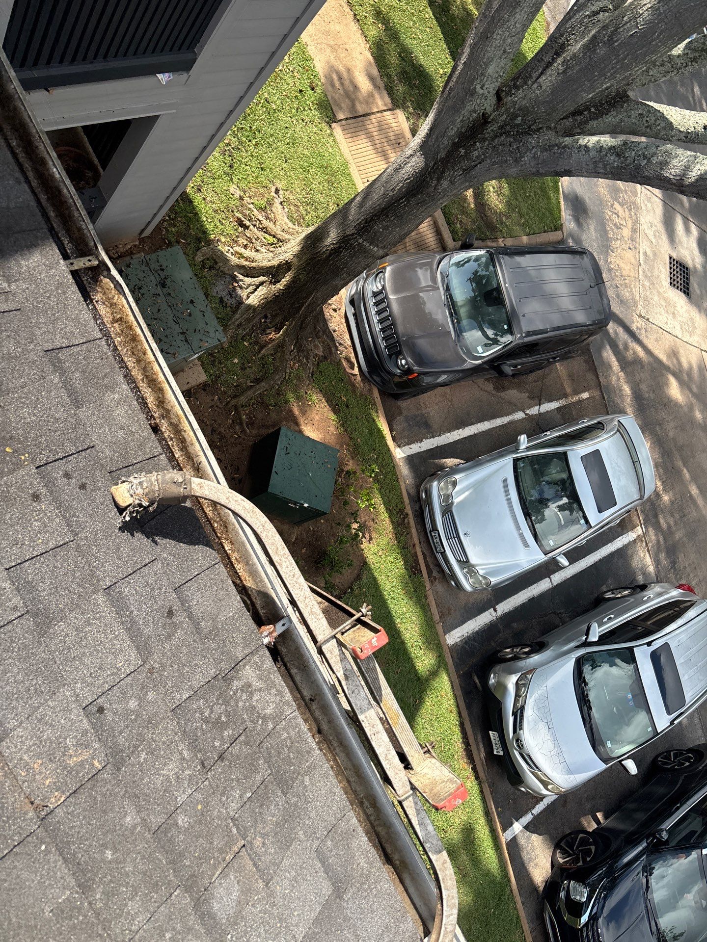 HOA gutter cleaning after photo.