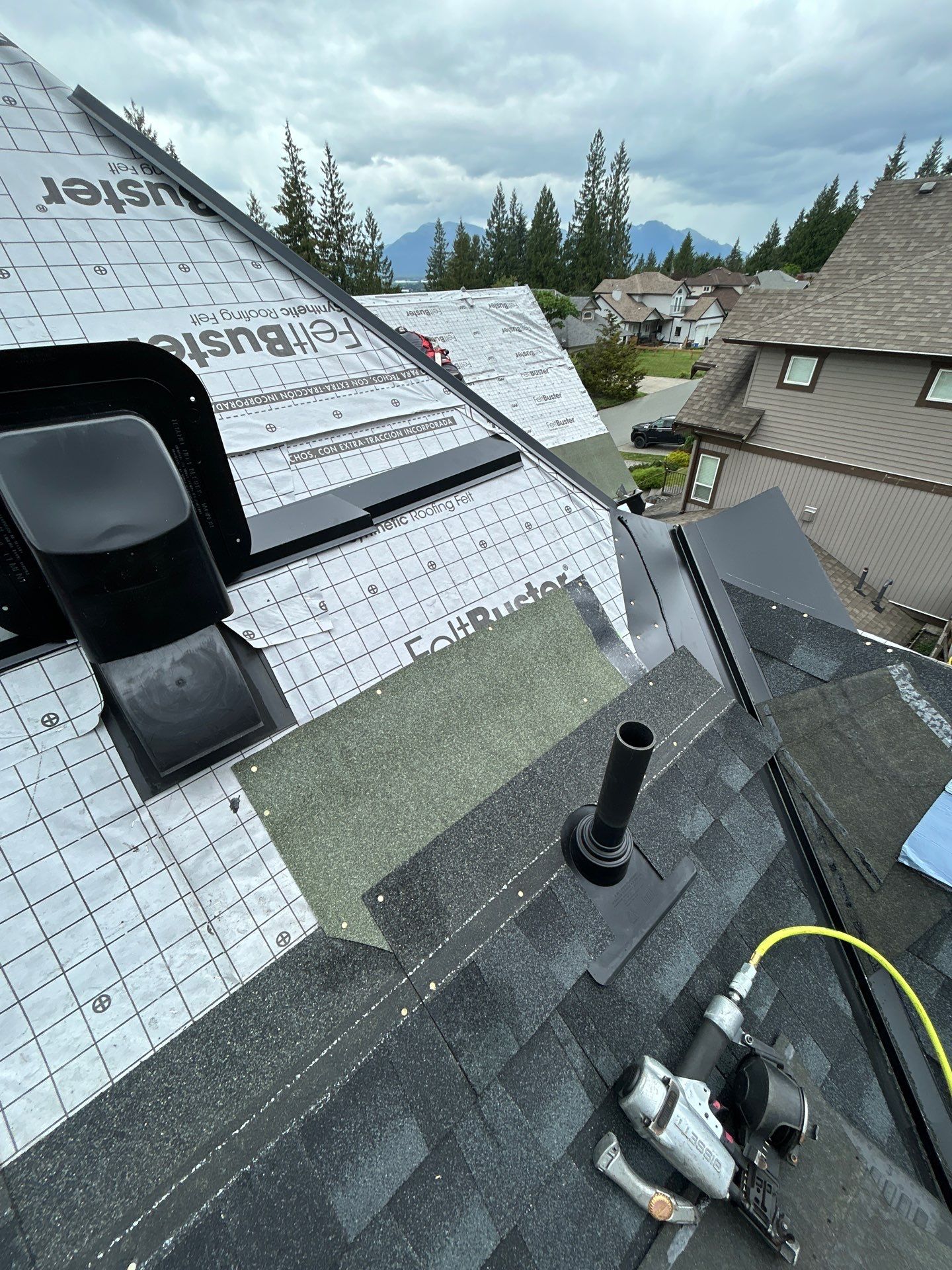 Residential Reroof Shingle using GAF timberline HDZ Charcoal by Top Notch Roofing Inc