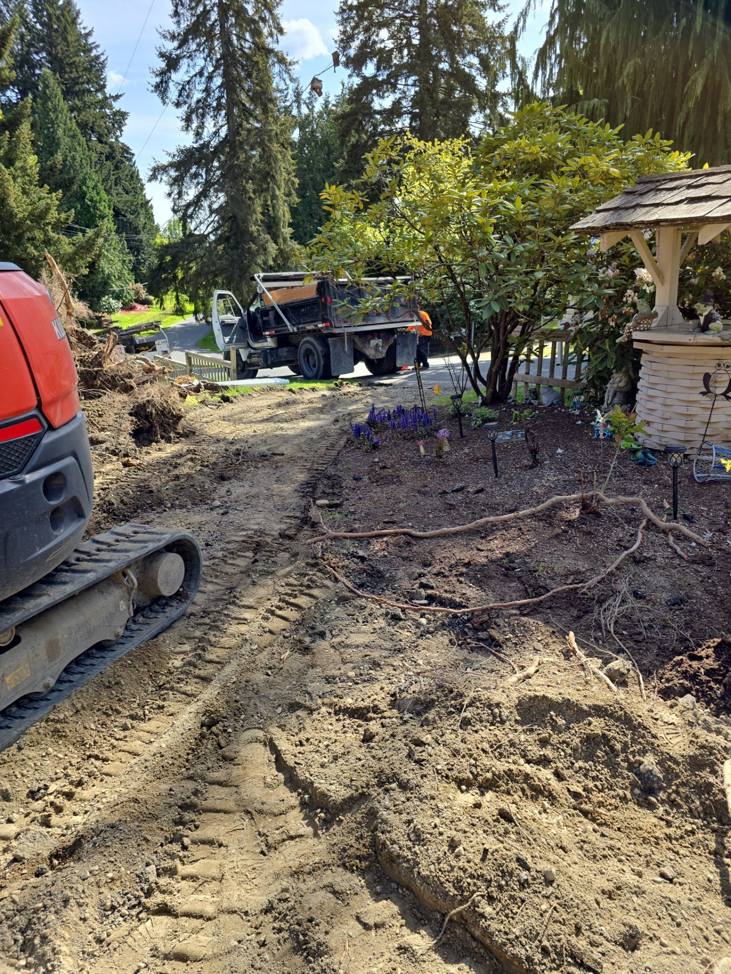 Modern Entry Fence by Jireh Asphalt & Concrete Inc 