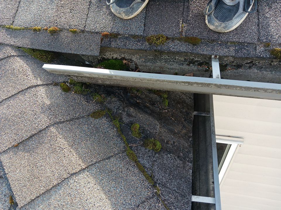 Residential Roofing Installation using OC Oakridge shingles by Top Notch Roofing Inc