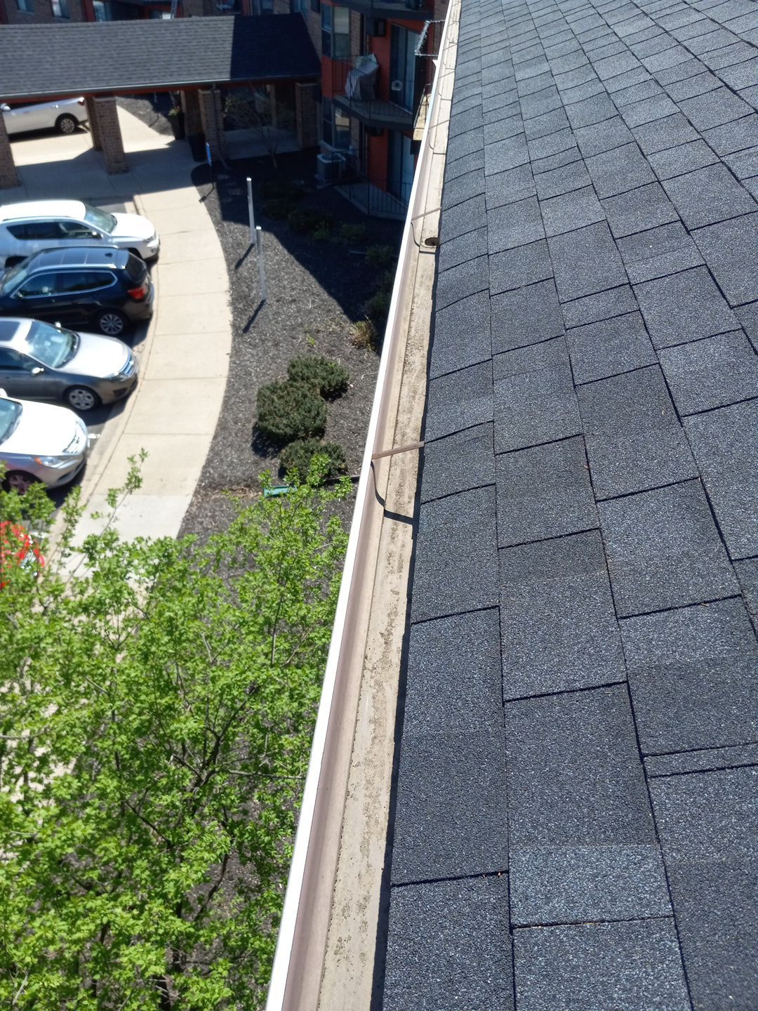 HOA gutter cleaning after photo.
