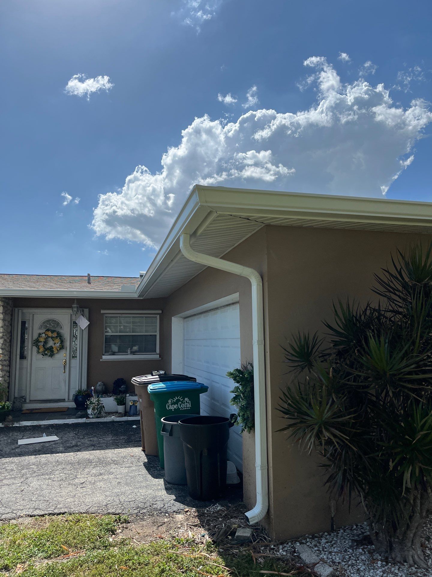 White K Style Seamless Gutters using 6 Inch Seamless Gutters in Cape Coral FL by Gutter Professors