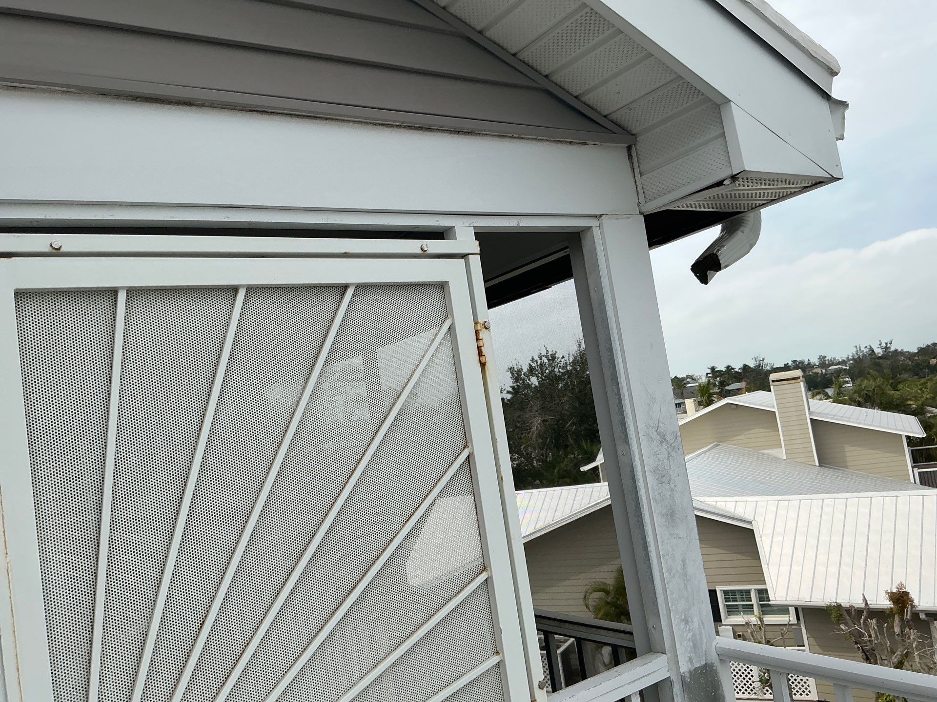 Assessment of the Condition of Gutters and Soffit and Fascia in Siesta Key FL by Gutter Professors