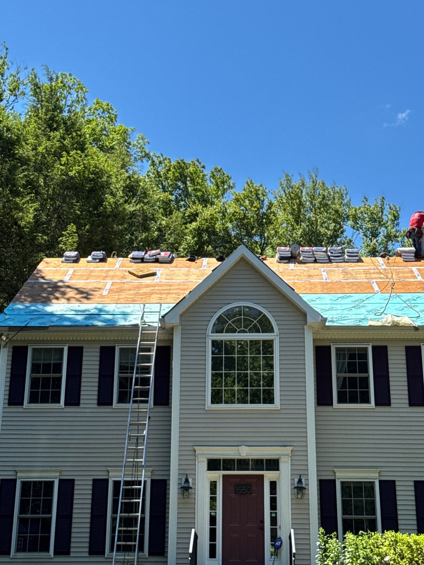 Beautiful new roof in Southbury, CT by DiGiorgi! by DiGiorgi Roofing and Siding Inc