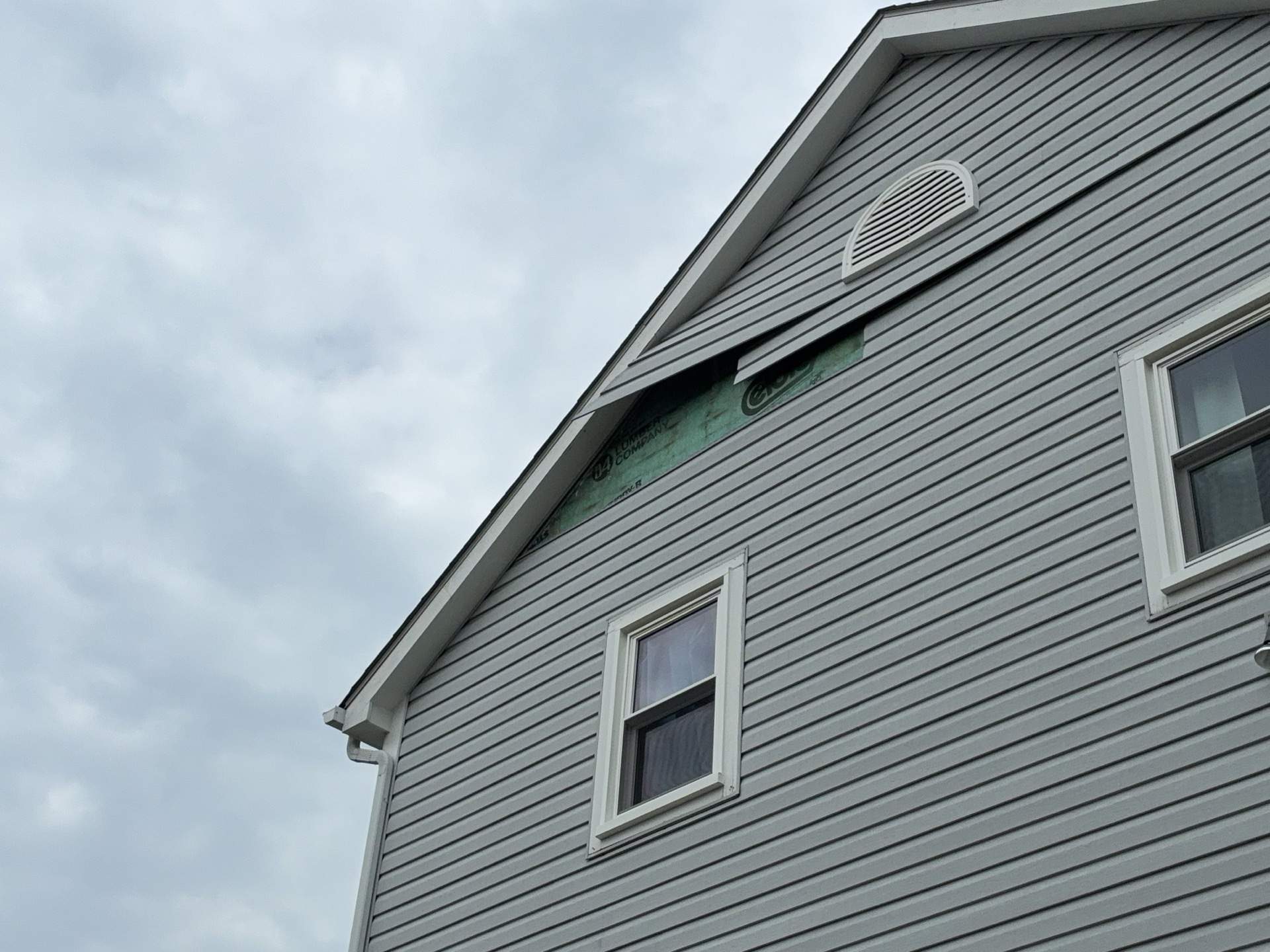 Full House Siding Renovation with English Wedgewood Vinyl Siding in Sewickley by Ideal Siding Pittsburgh