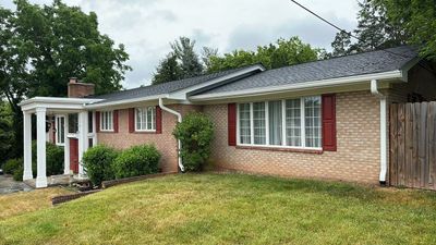 Manassas: CertainTeed Landmark Pro Designer Shingles in Max Def Moire Black