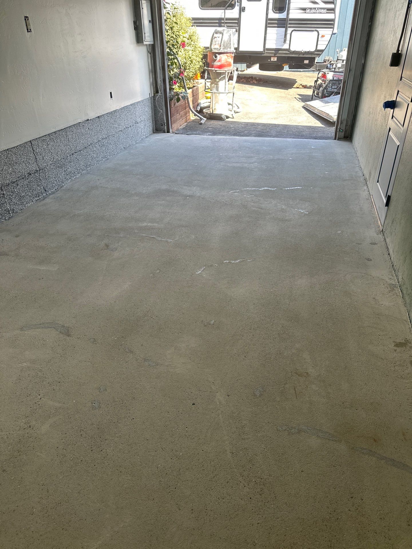 Morro Bay Garage Floor Coating with Simiron Decorative Chips by MGP Coatings