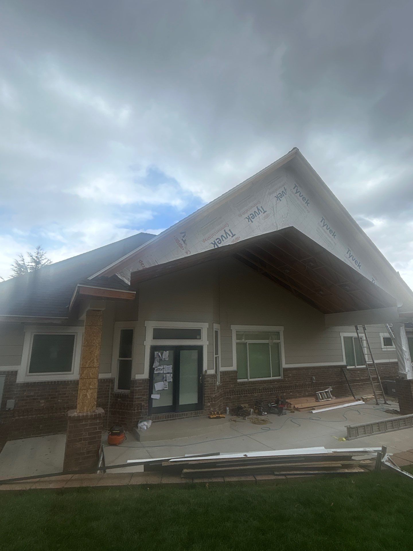 Cedar Hills | Architectural Hardie Redesign | Weaved Corners & SW Amazing Gray by Ideal Siding Utah