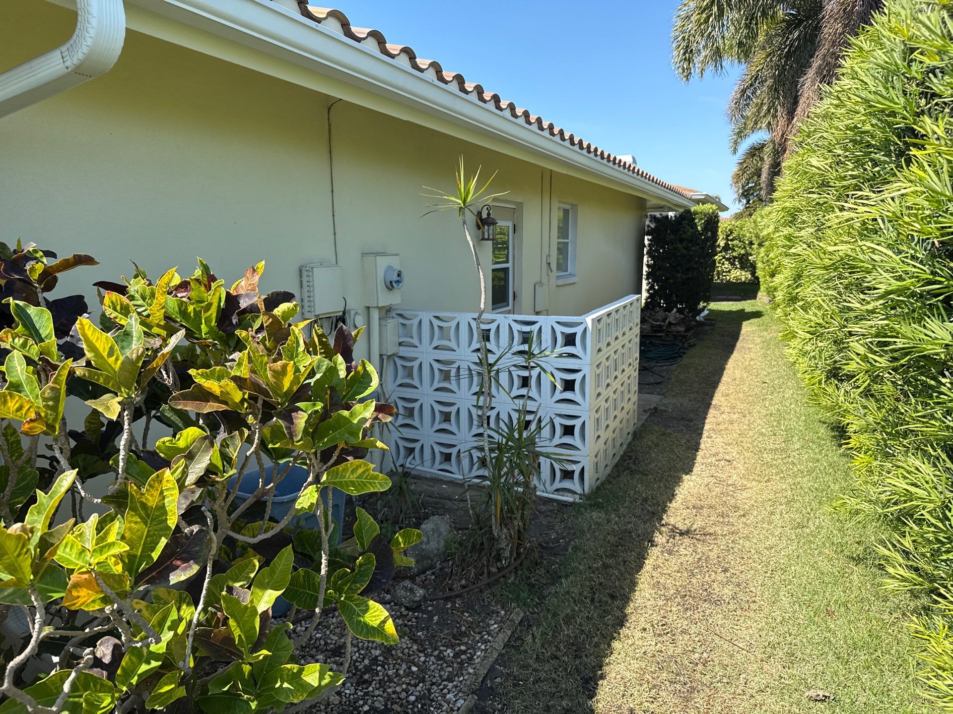 Concrete Tile Roof Cleaning in Village Green – Bradenton, FL | No Walking on Tiles! by Sunshine AquaWash