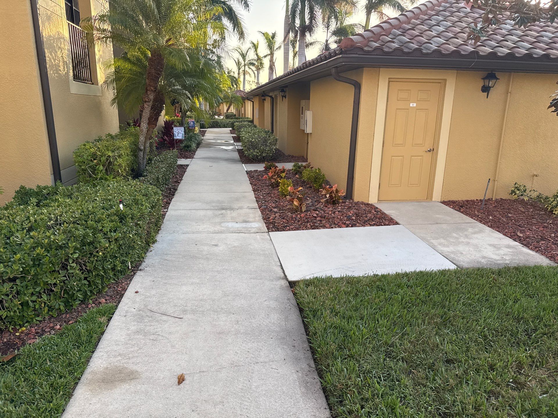 HOA Community Cleaning River Strand, Bradenton, FL | Sunshine AquaWash by Sunshine AquaWash