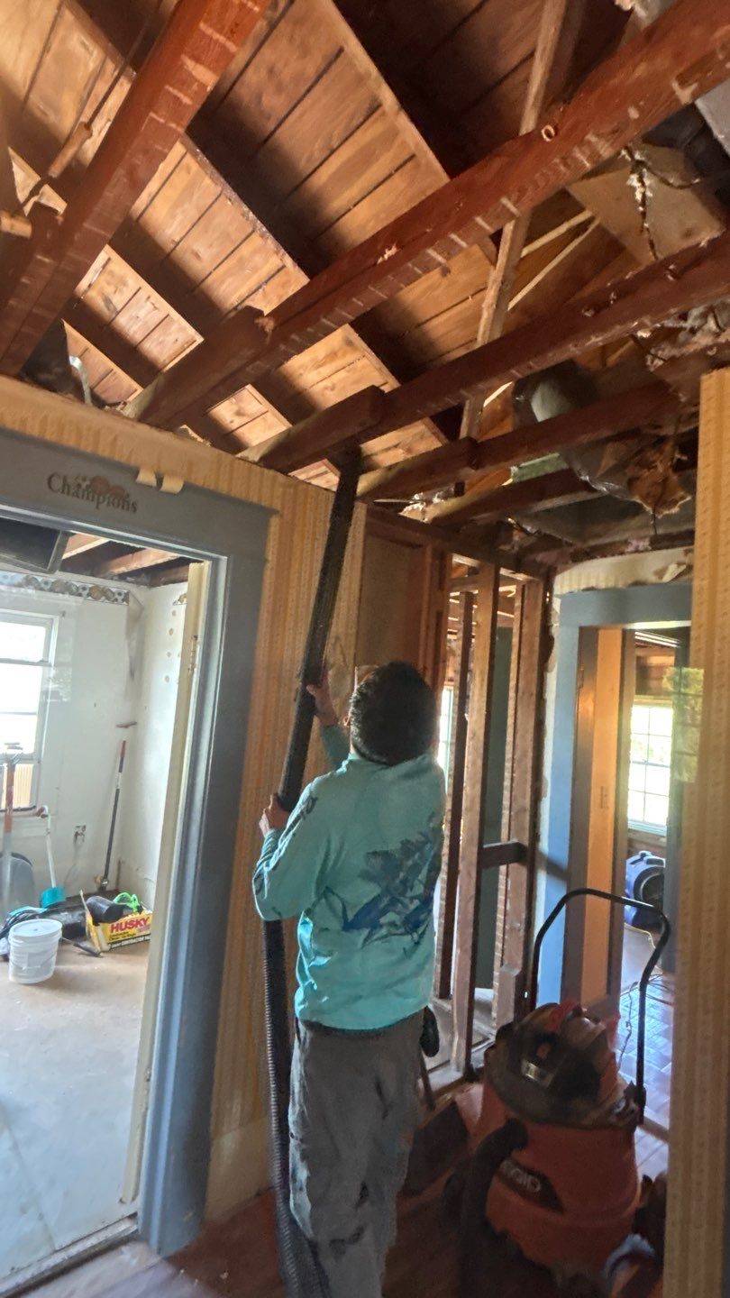 Mold Damage Inspection And Removal In Palmetto, FL  by Ampm Restoration Services 