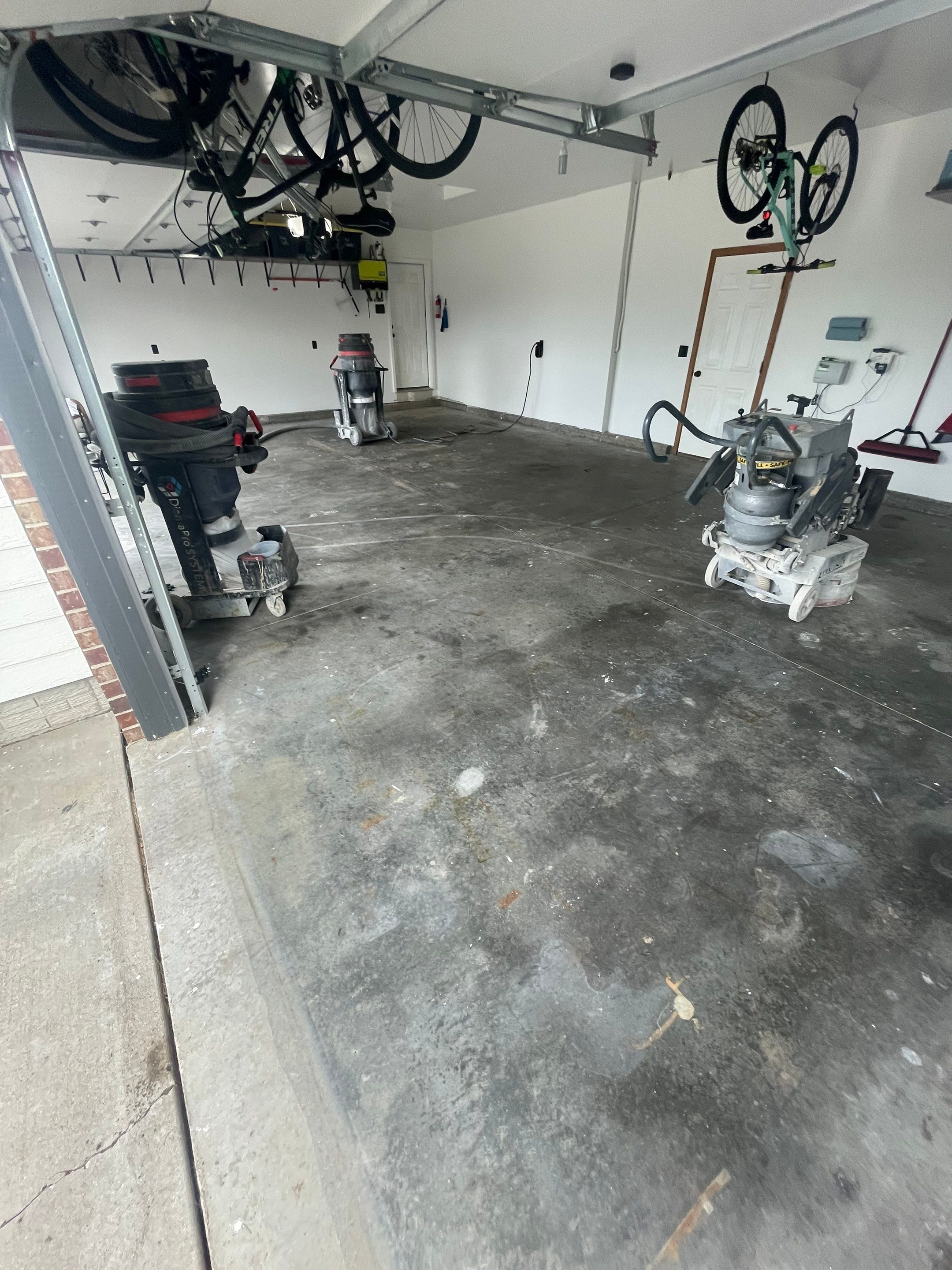 Tidal Wave Flake Garage Floor Installation in Sioux Falls by Select Painting, Coatings & Garage Cabinets