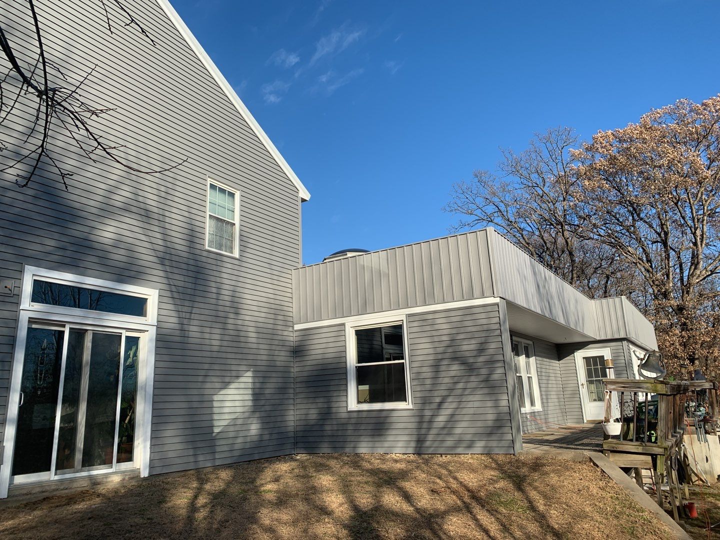 Contemporary house Siding Installation using Mastic Premium Vinyl siding  by EEC  Windows, Siding & Roofing 