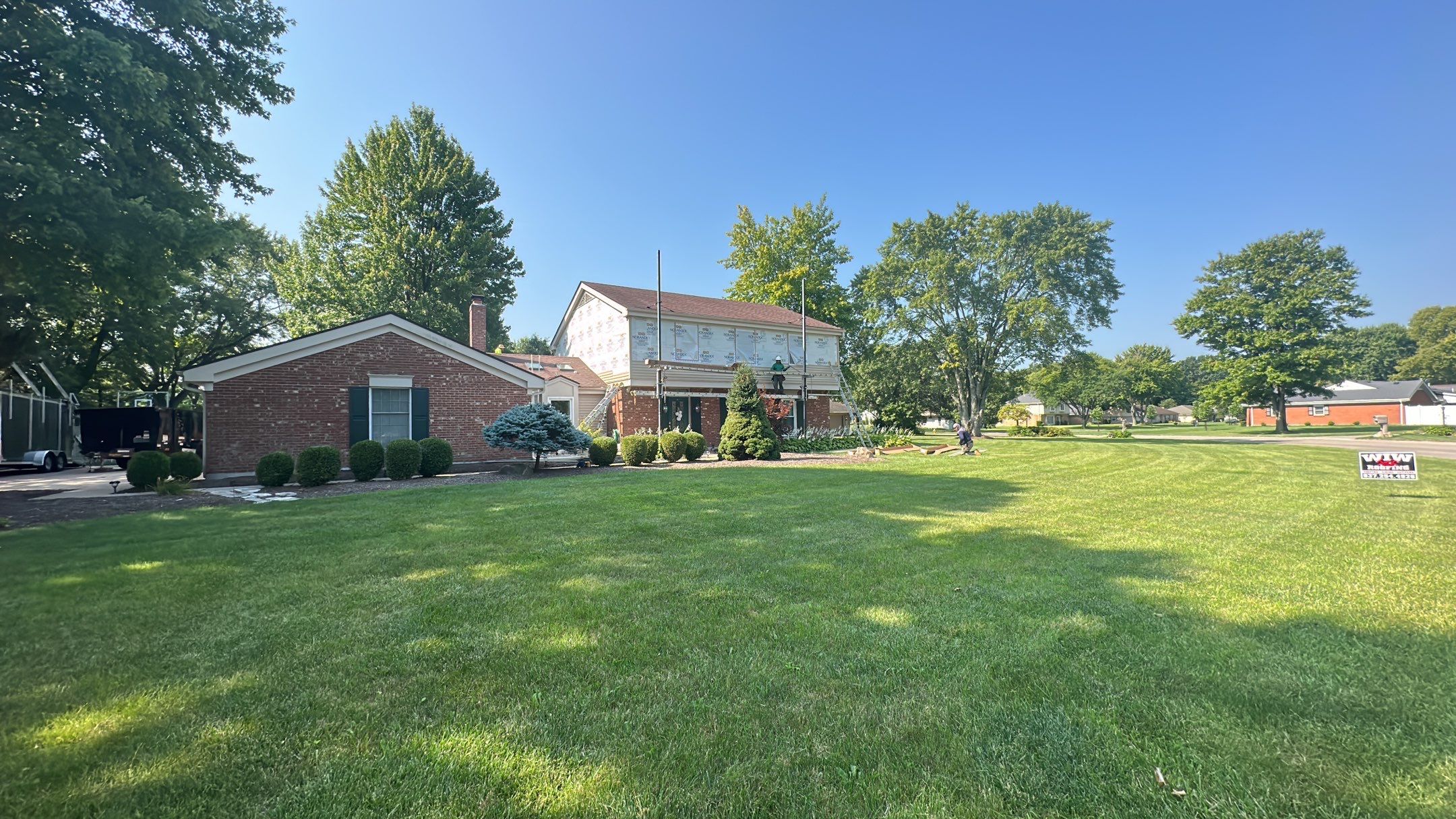 Siding Installation using Norandex Woodsmen Select vinyl sidning by WIW Enterprises Inc