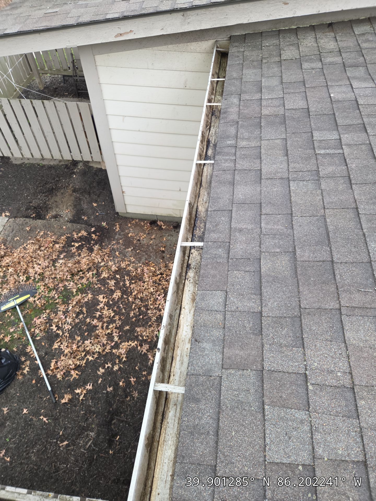 Commercial gutter cleaning Indianapolis after photo with clean gutters