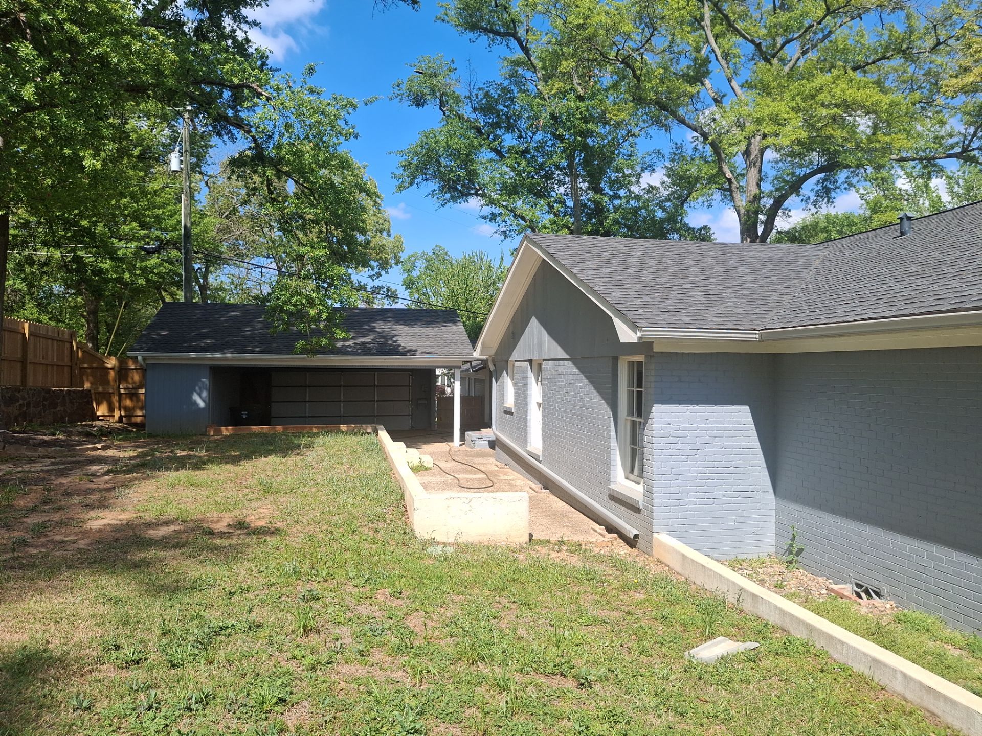 From Gray to Modern White: Exterior Repaint in Tyler, TX by Quality Coats Painting