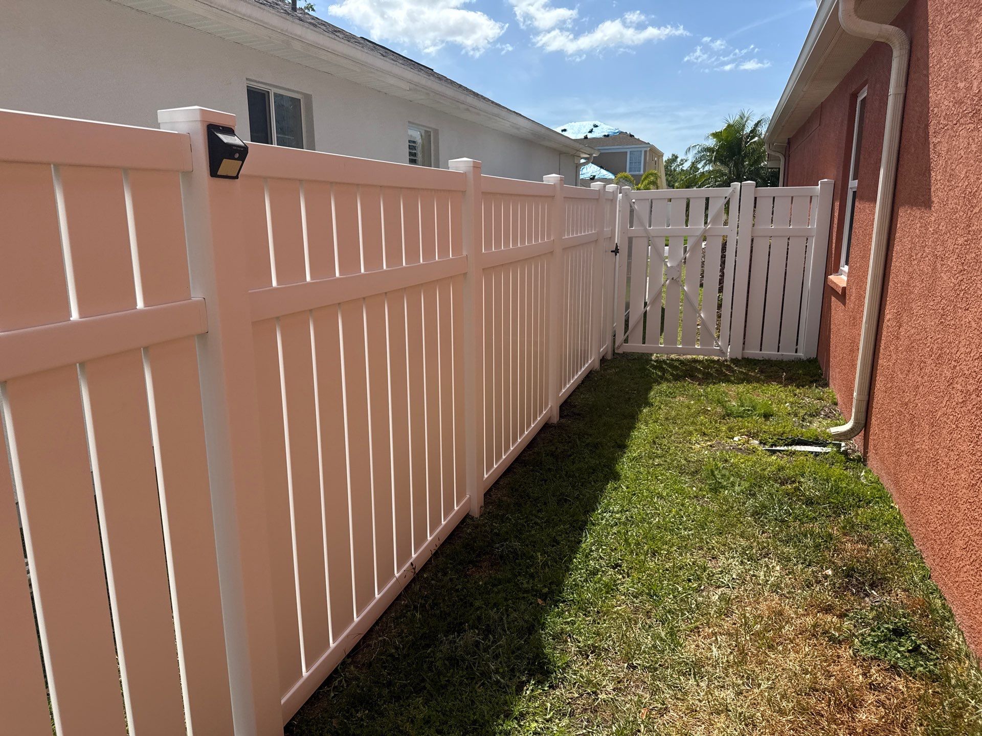 Vinyl Fence & Paver Patio Cleaning β Creekside Oaks, Parrish, FL by Sunshine AquaWash