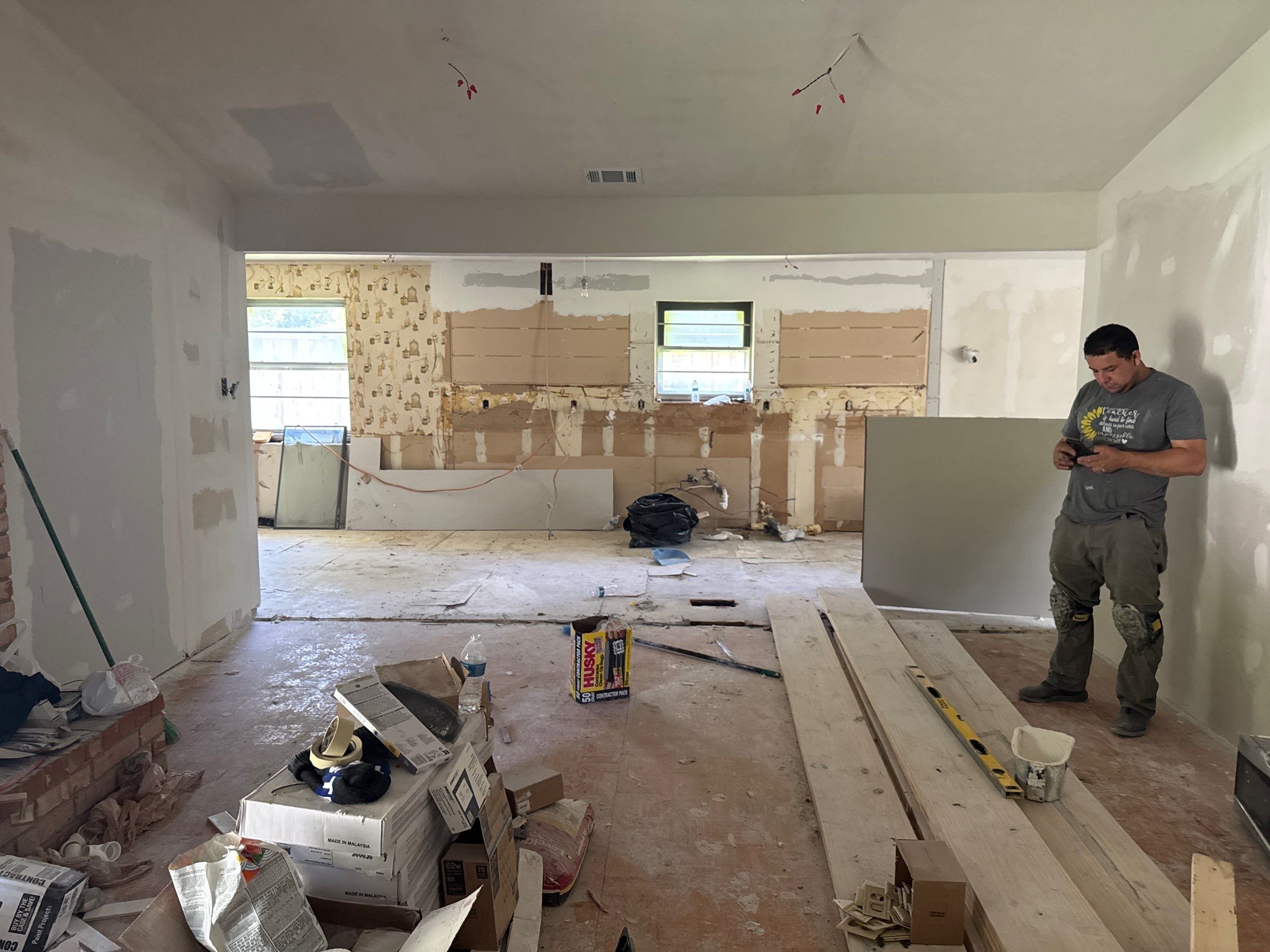 Layout-Loving Kitchen: Premium Cabinets Delivered in 7 Days Flat by Tibi Soli LLC