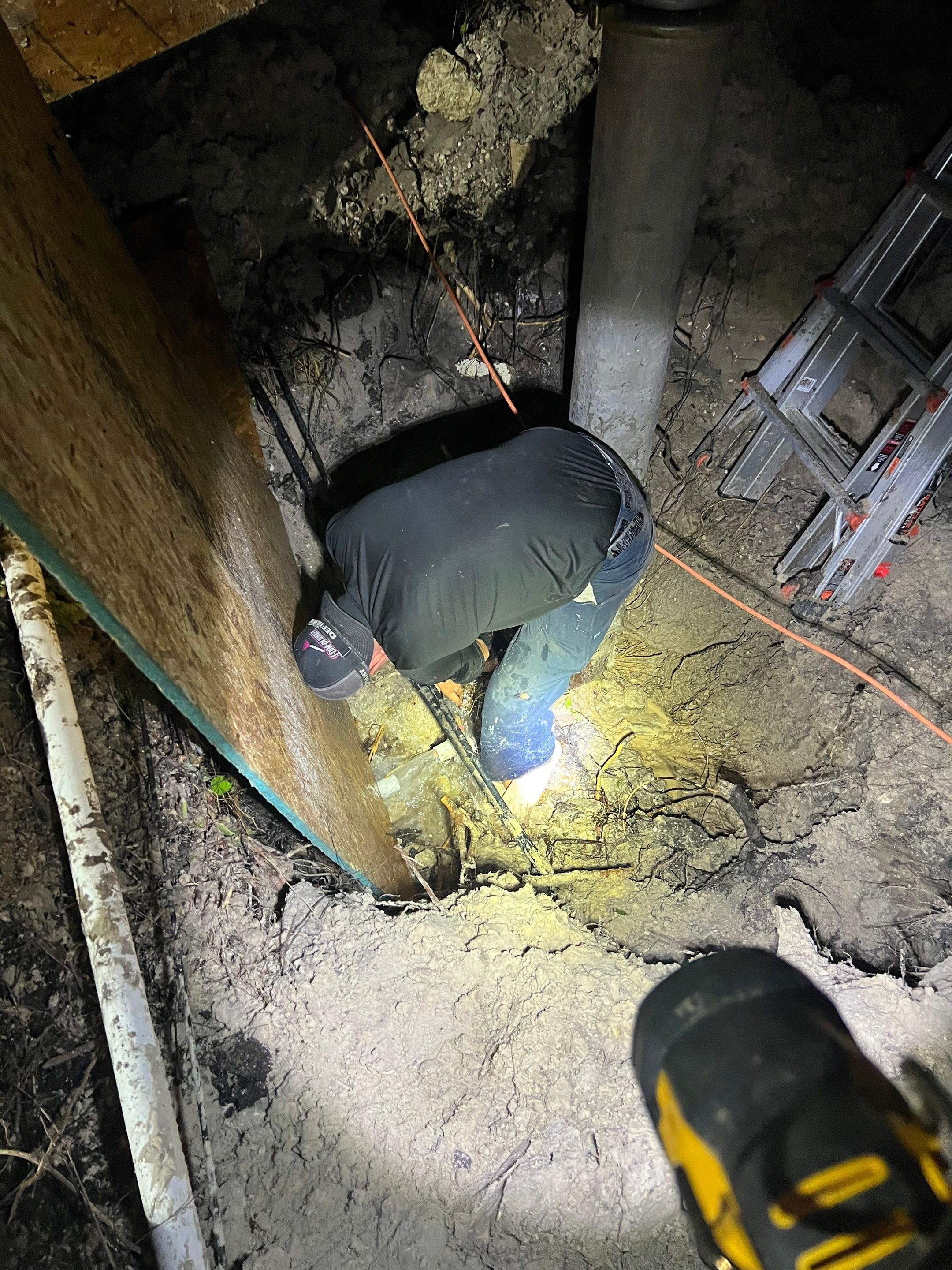 Hydro Excavating a Water Main for Repair by APS Power & Water