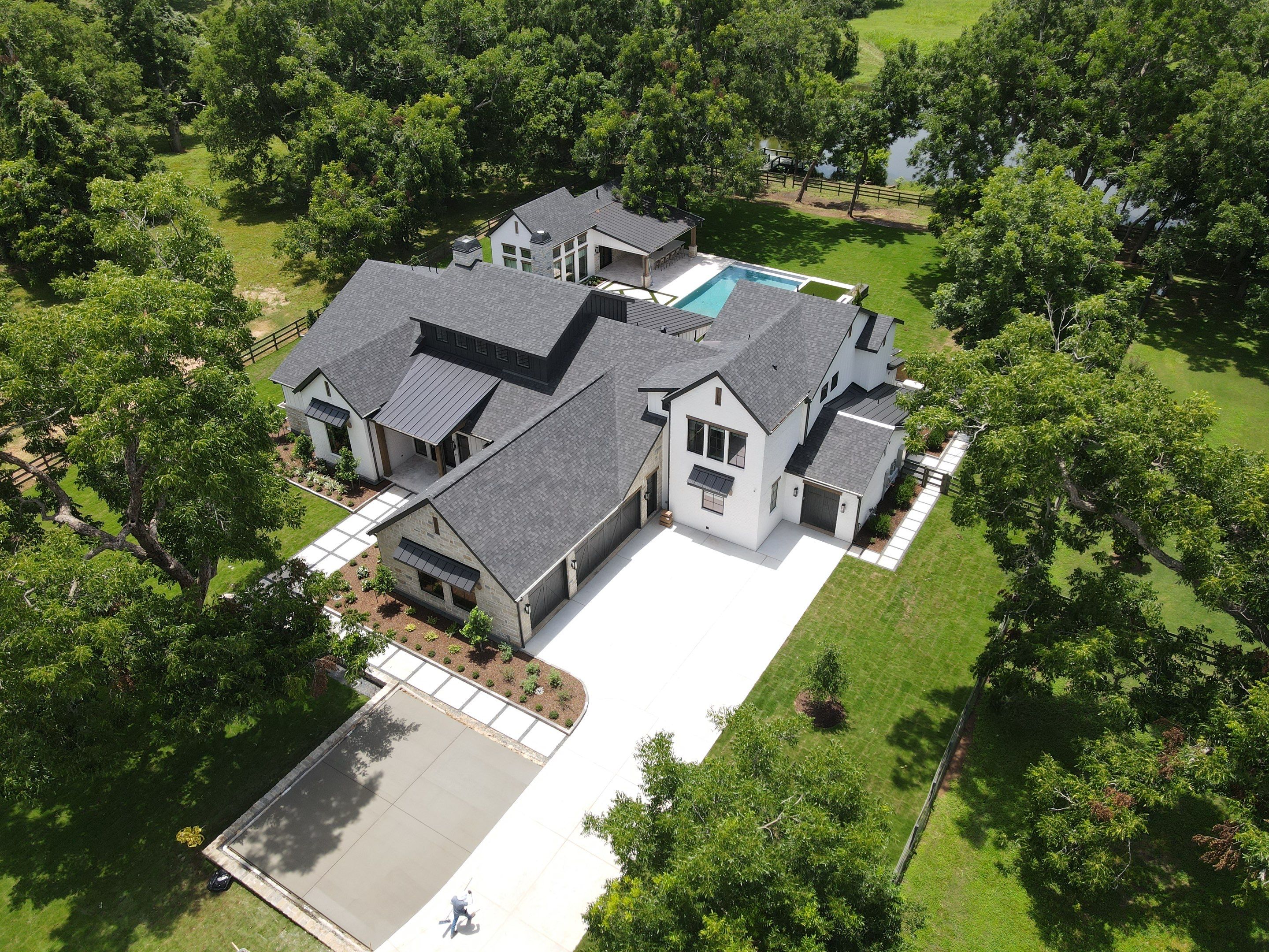 Sleek Design in Fulshear TX by Level 7 Companies