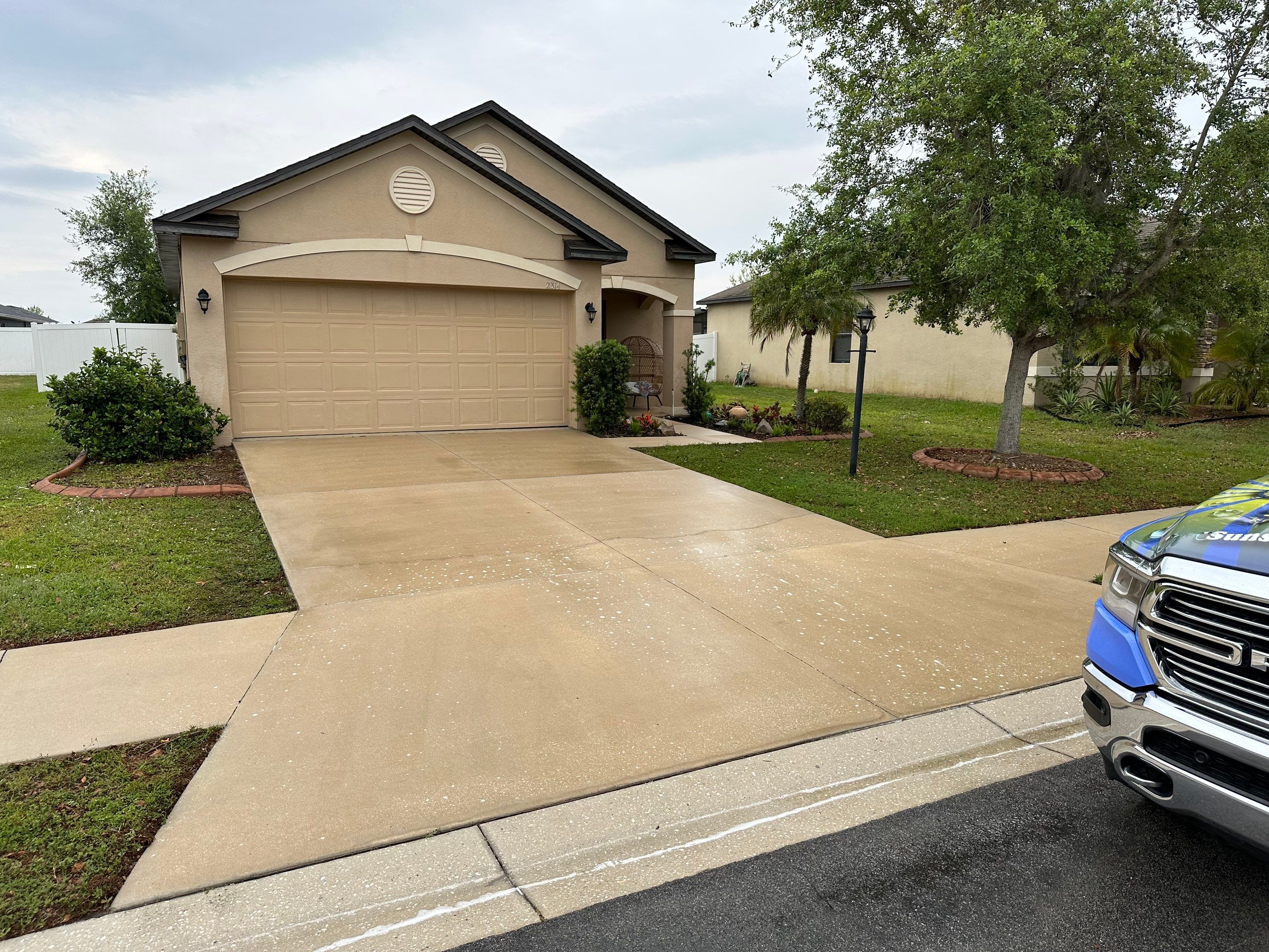 House Wash & Driveway Cleaning in Palmetto Estates Community, Palmetto, FL by Sunshine AquaWash