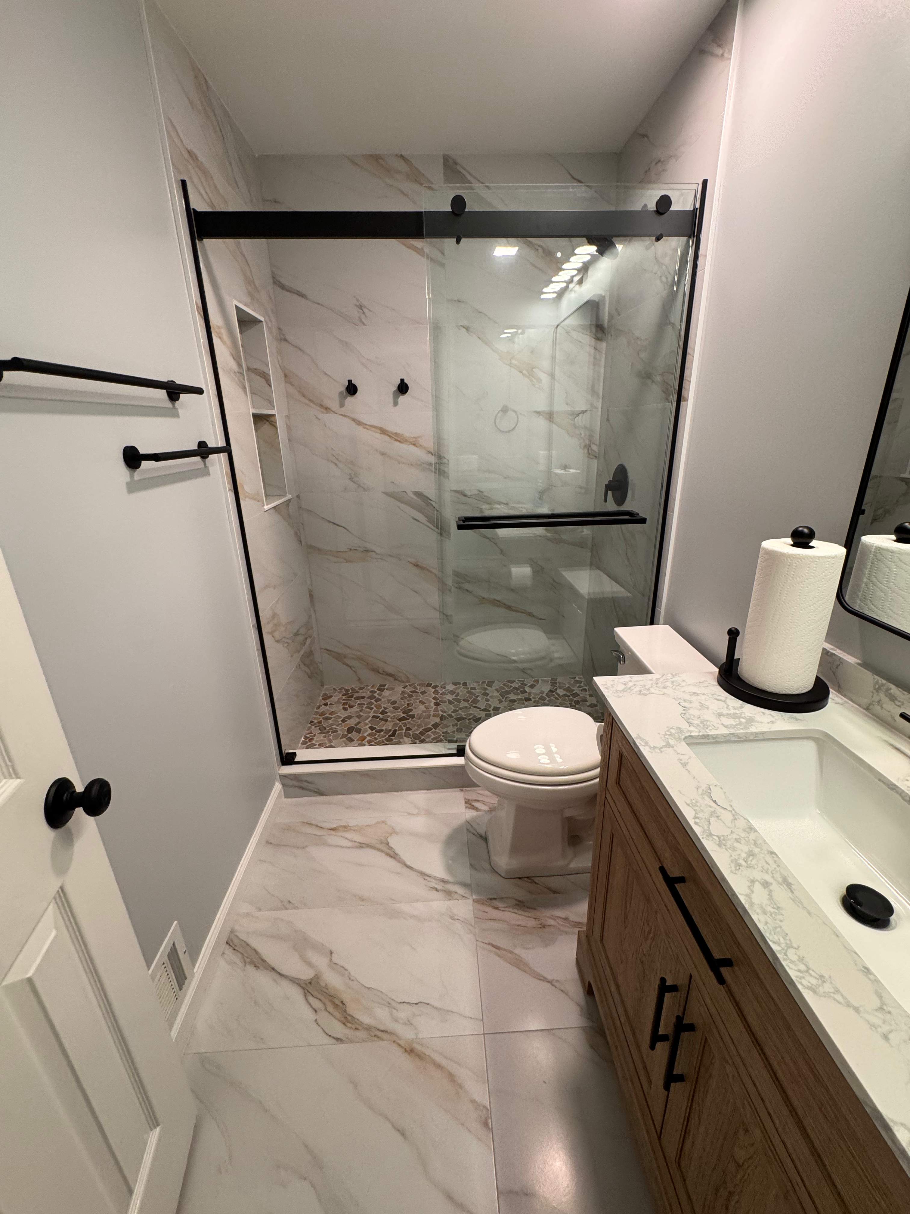 Guest bathroom renovation by Prudencio